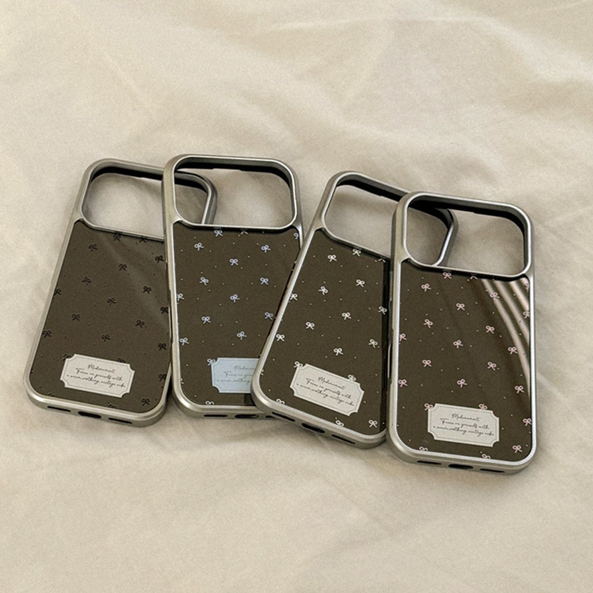 메이드모먼(MADEMOMENT) small ribbon pattern 디자인 [블랙미러 실버 범퍼케이스]