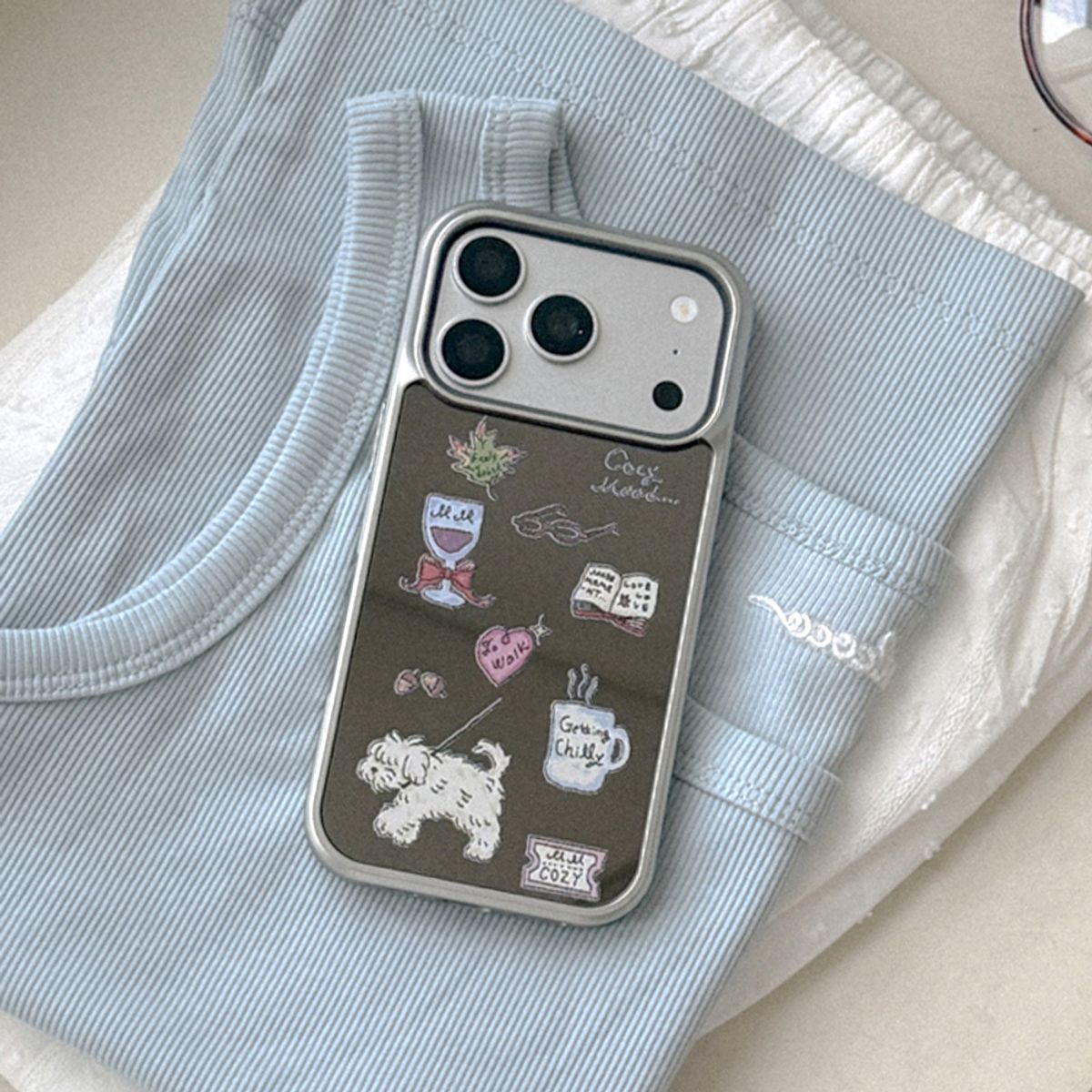 메이드모먼(MADEMOMENT) cozy drawing pattern 디자인 [블랙미러 실버 맥세이프 범퍼케이스]