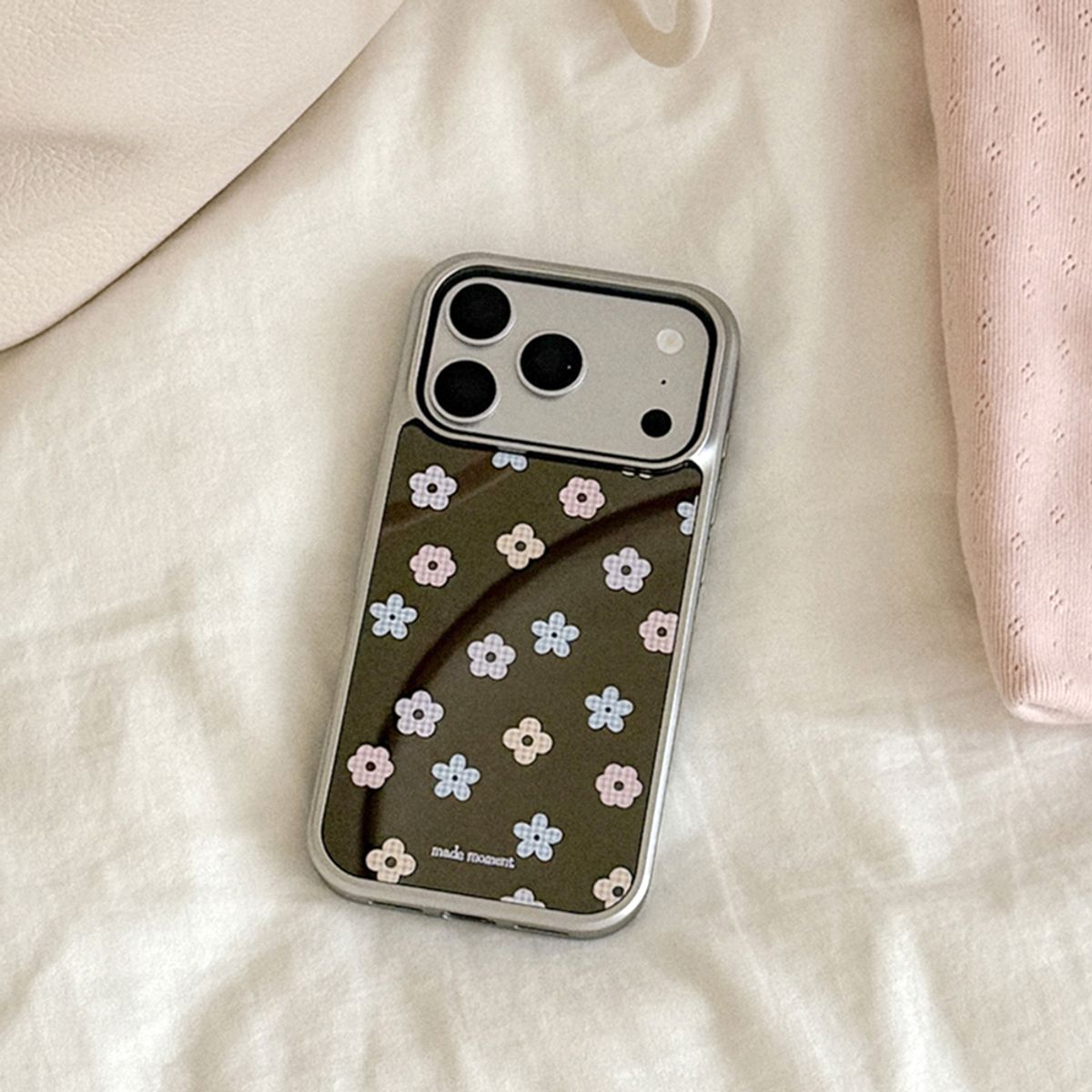 메이드모먼(MADEMOMENT) flower gingham 디자인 [블랙미러 실버 맥세이프 범퍼케이스]