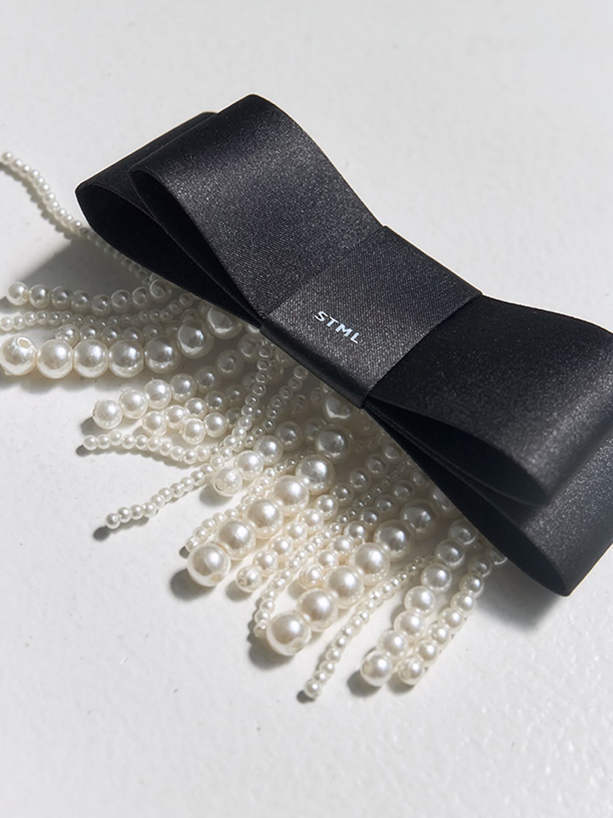 쏘리, 투 머치 러브(SORRY, TOO MUCH LOVE) Pearl Tassel Bow Barrette_Black