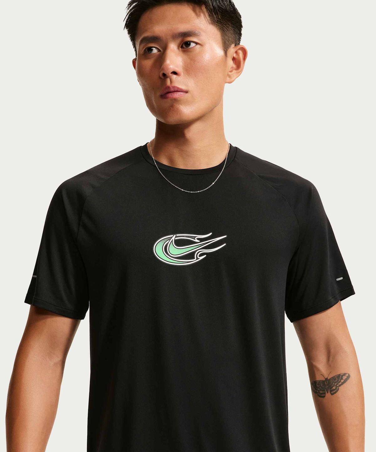 나이키(NIKE) 스트라이드 드라이 핏 ADV 반소매 러닝 탑 M - 블랙 / IO1418-010