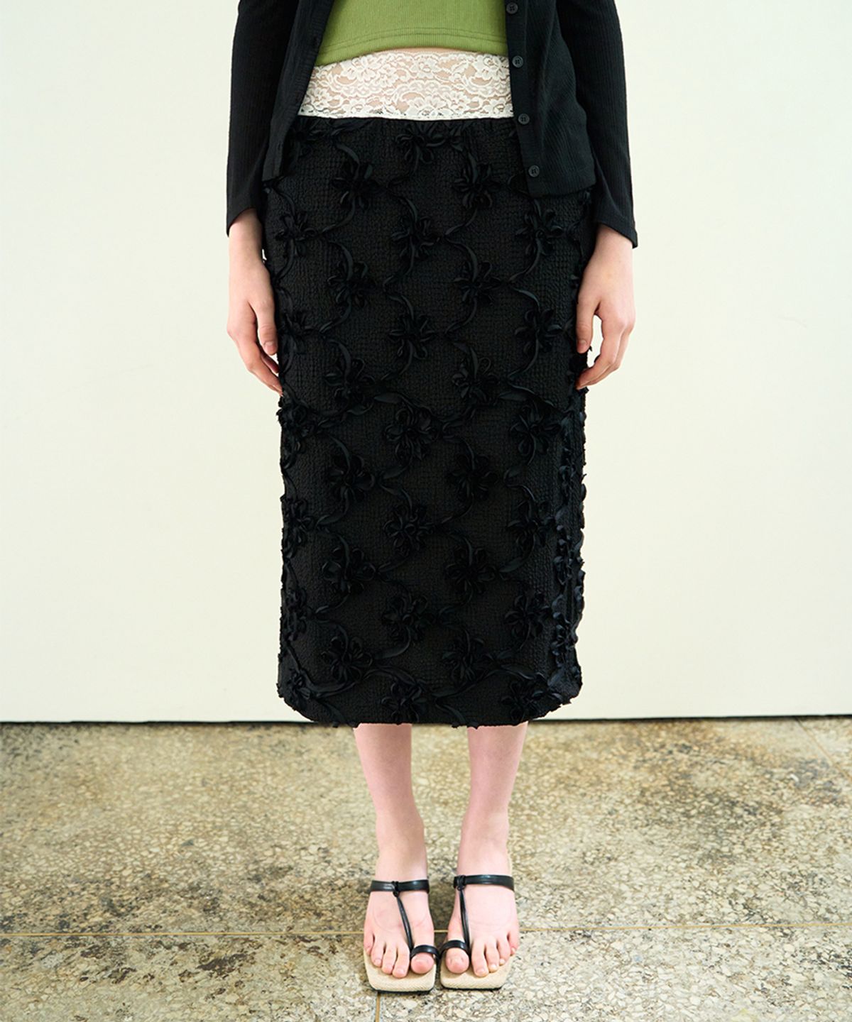 위메농(OUI MAIS NON) Bloom Texture Midi Skirt