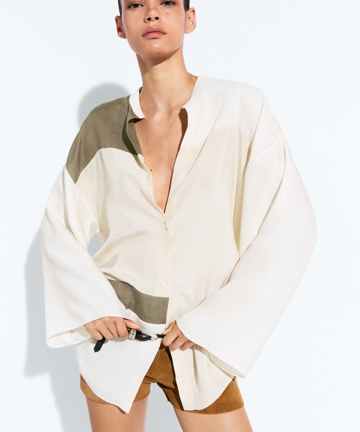 마시모두띠(MASSIMO DUTTI) 스탠드 칼라 패치워크 플루이드 셔츠