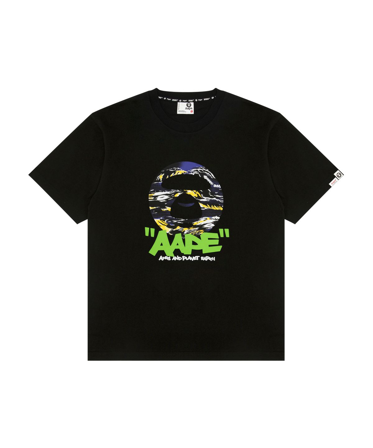 에이프(AAPE) AAPEUNVS 문페이스 그래픽 티셔츠 블랙 / AAPTEM1888XXQBKX