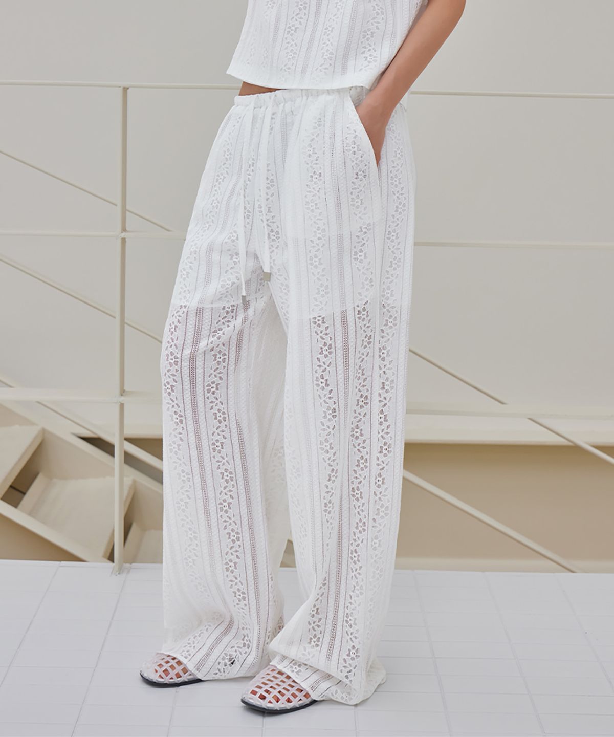런던다다(LONDONDADA) Flower Punching Lace Wide Pants, WHITE
