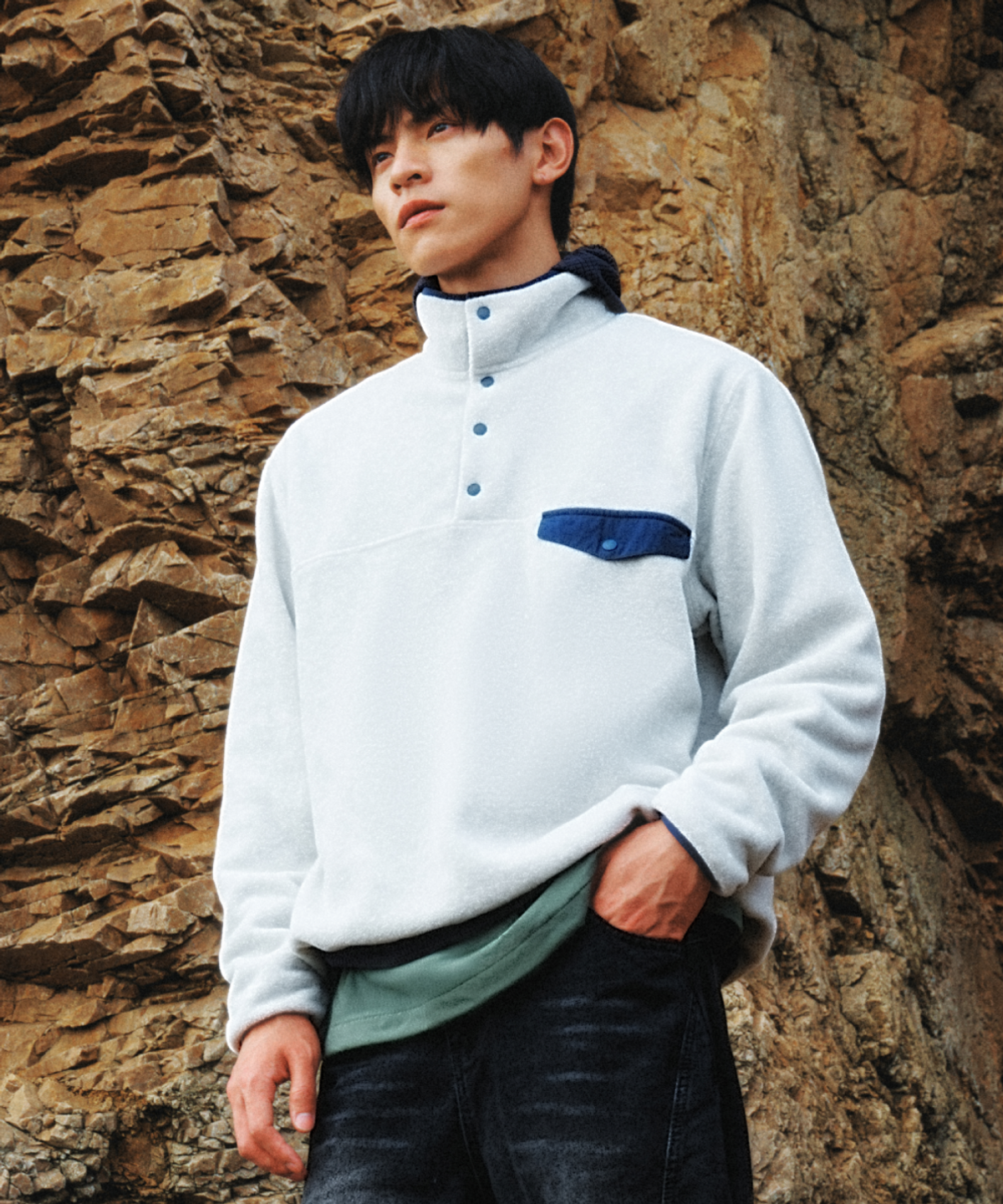 스파오(SPAO) 배색 플리스 반오픈 풀오버_SPFWG4TC03