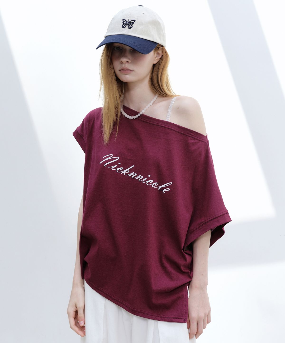 닉앤니콜(NICK&NICOLE) LETTERING OFF SHOULDER TOP_PLUM