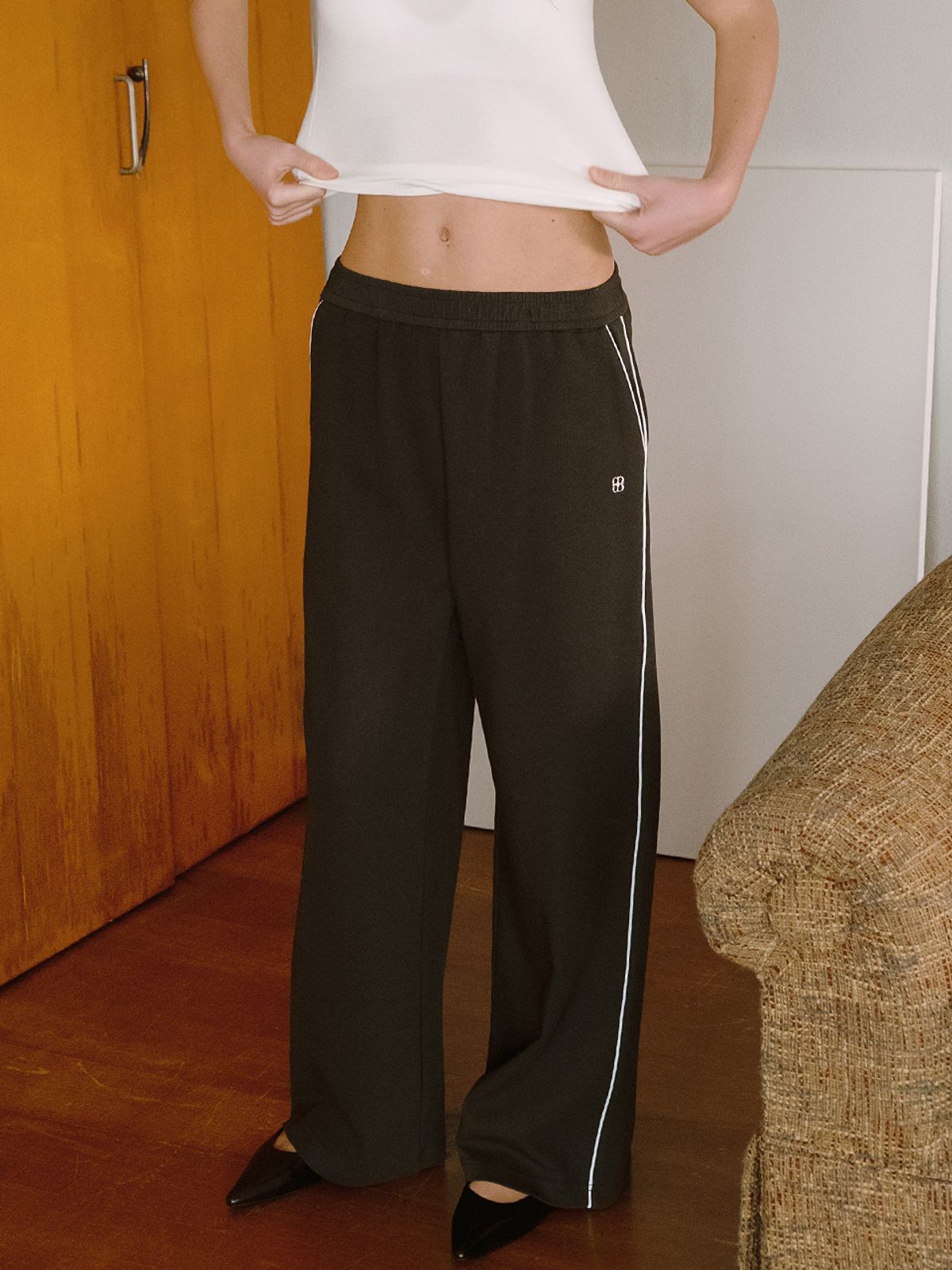 엘씨브이(LCVE) EMBROIDERY WIDE SWEAT PANTS_COCOA