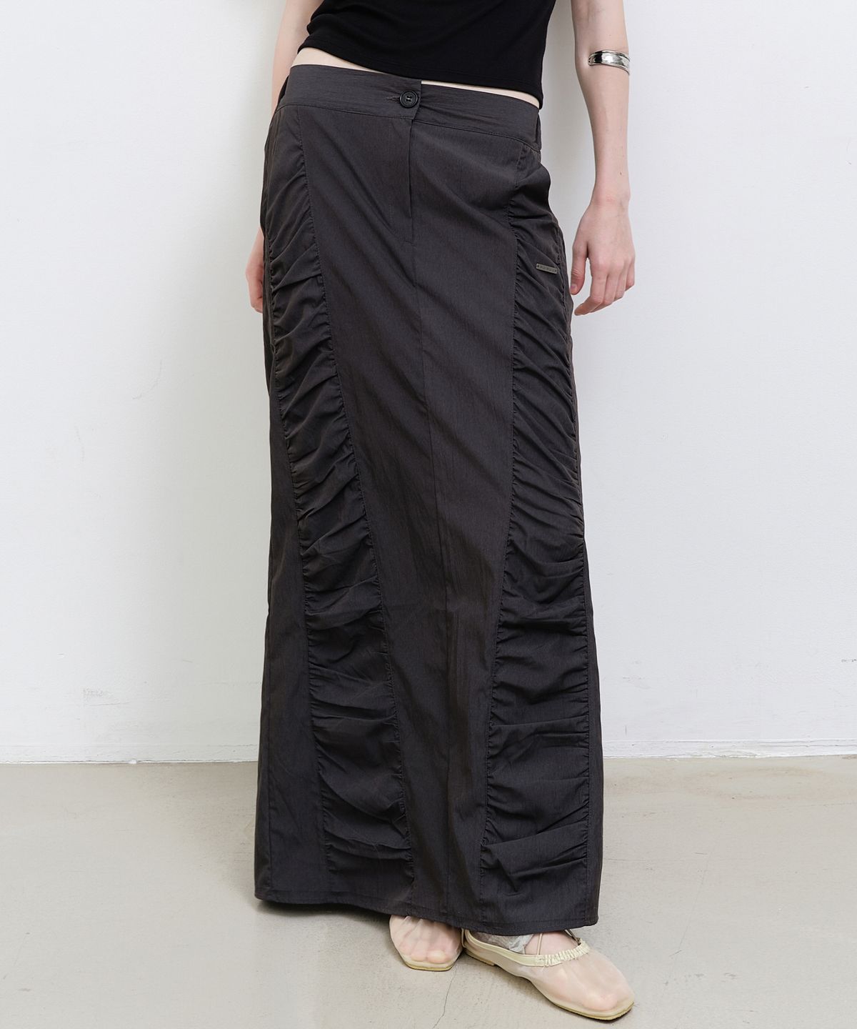 닉앤니콜(NICK&NICOLE) SHIRRING PANEL LONG SKIRT_CHARCOAL