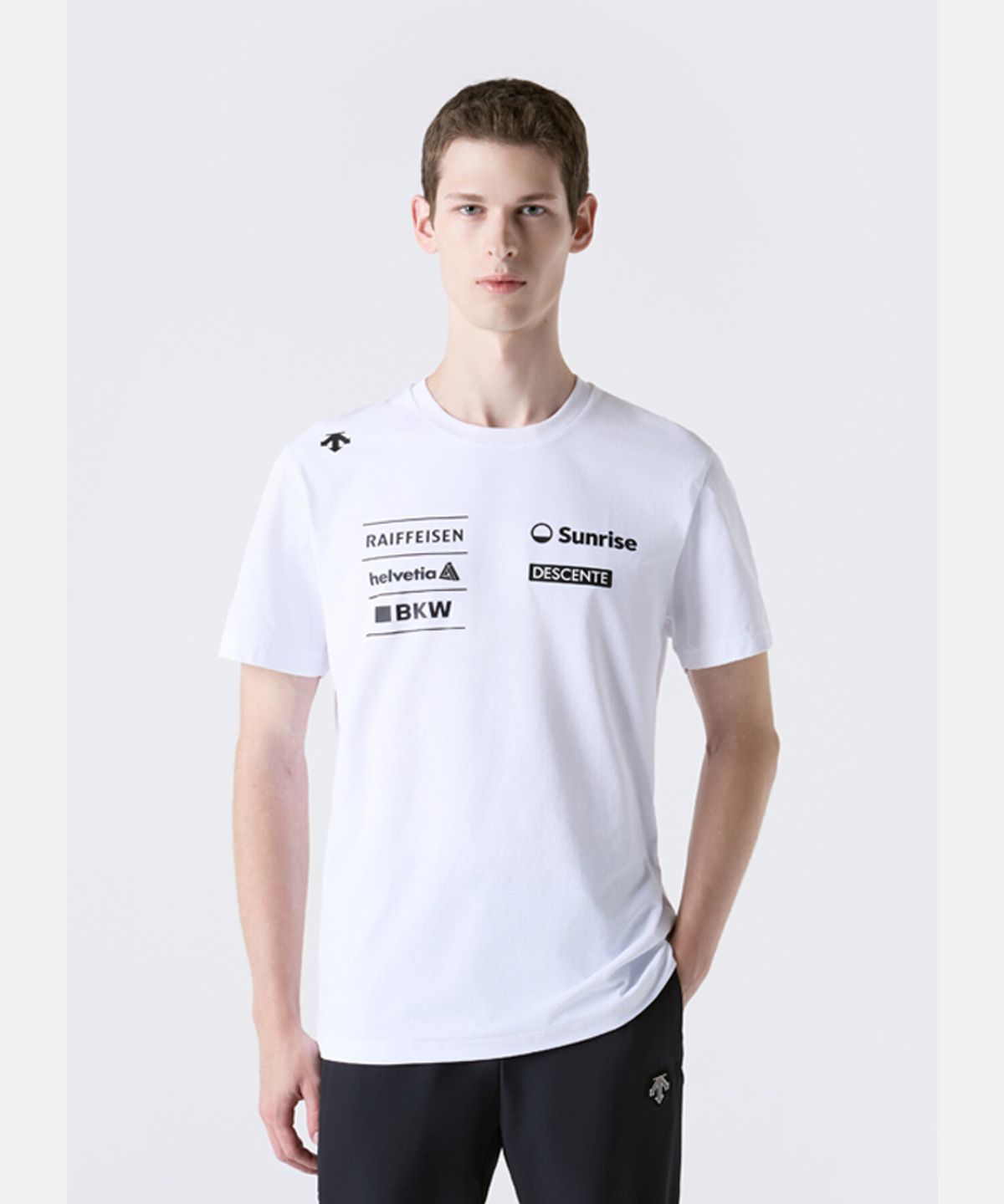 데상트(DESCENTE) 스위스 스키 팀그래픽 반팔 티셔츠 화이트 SR323STS81