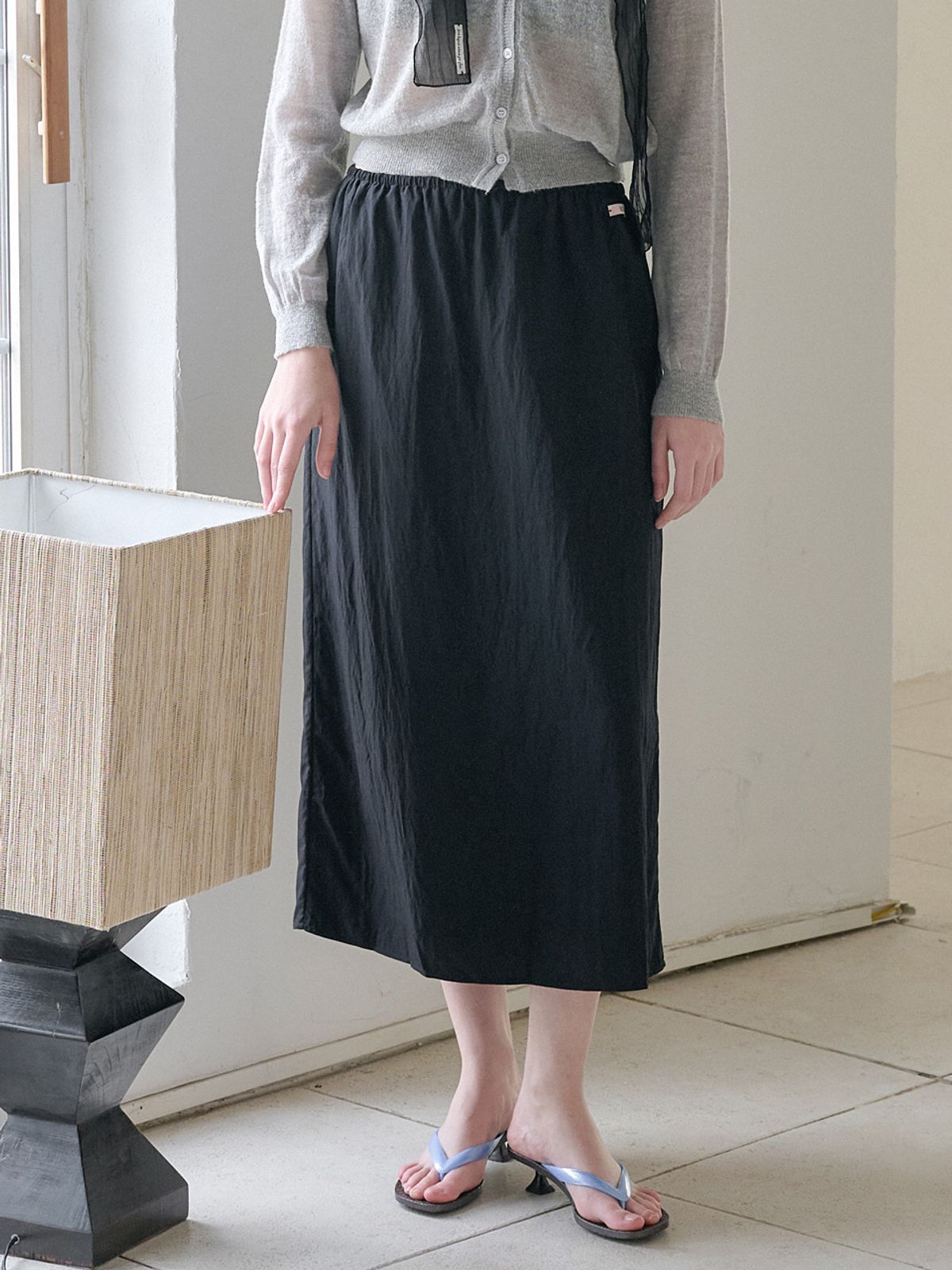 엘씨브이(LCVE) SHIRRED WAIST MIDI SKIRT_BLACK