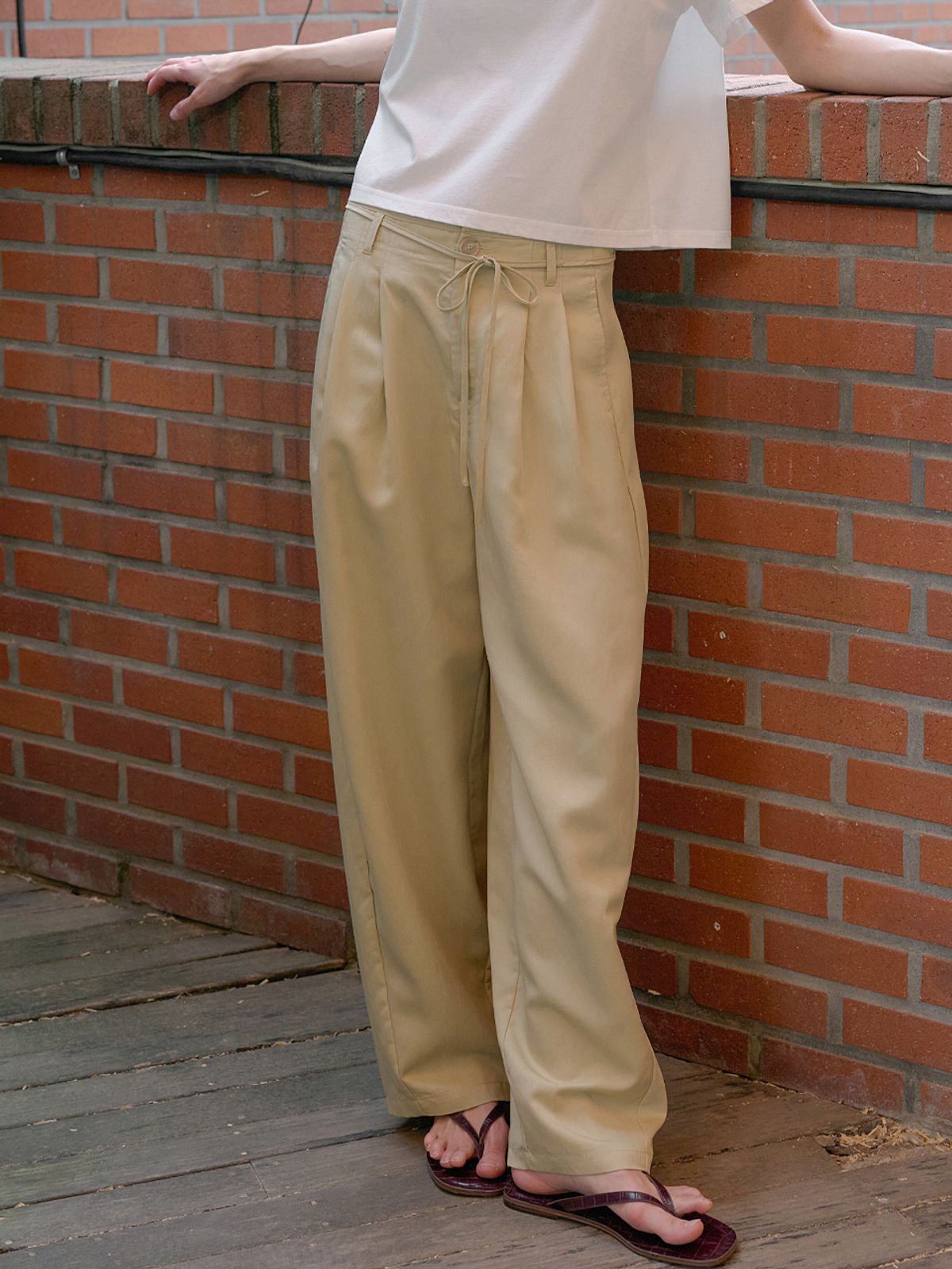 엘씨브이(LCVE) TWO-TUCK BELTED WIDE PANTS_BEIGE