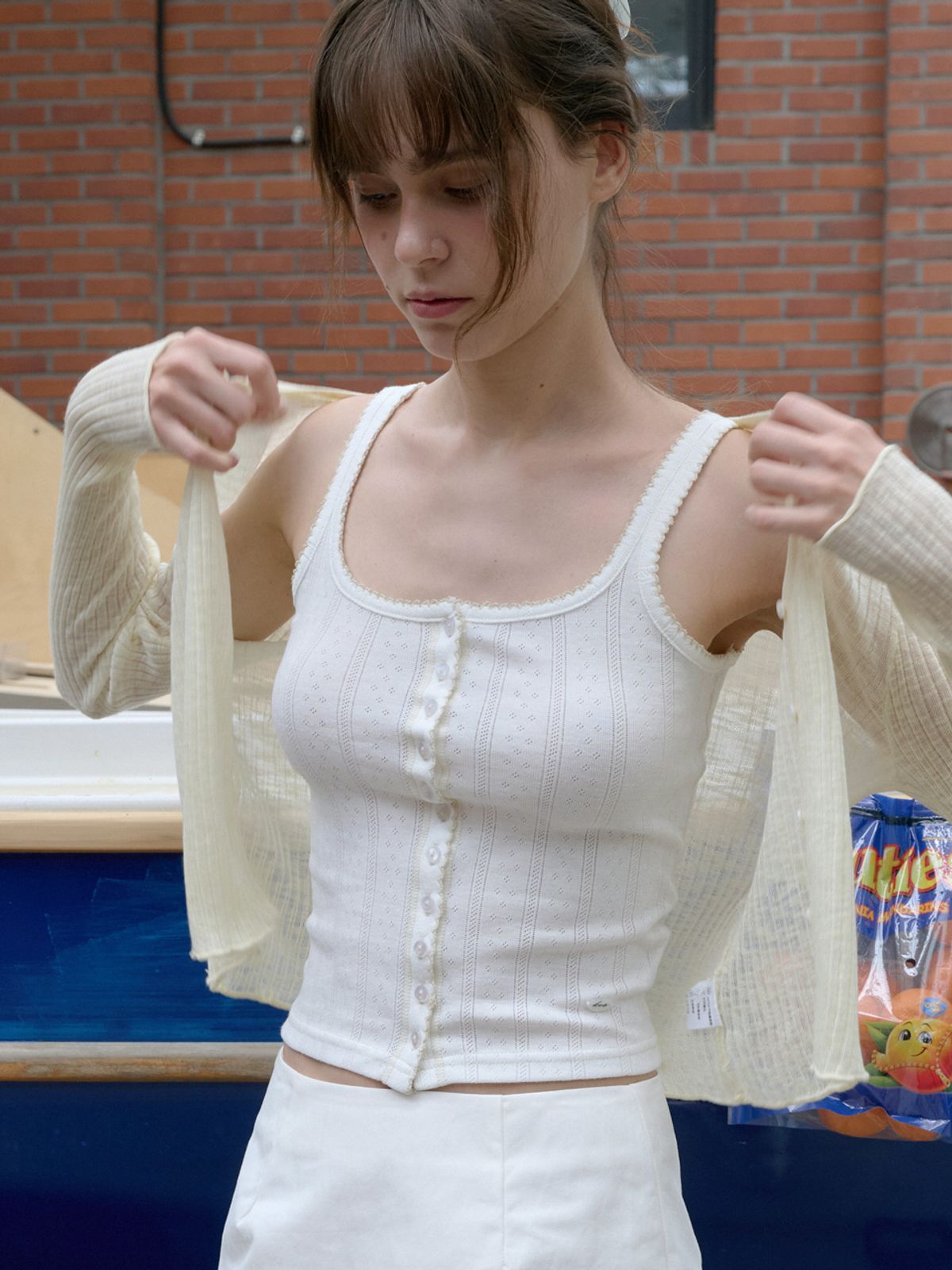 엘씨브이(LCVE) EYELET LACE SLEEVELESS TOP_IVORY
