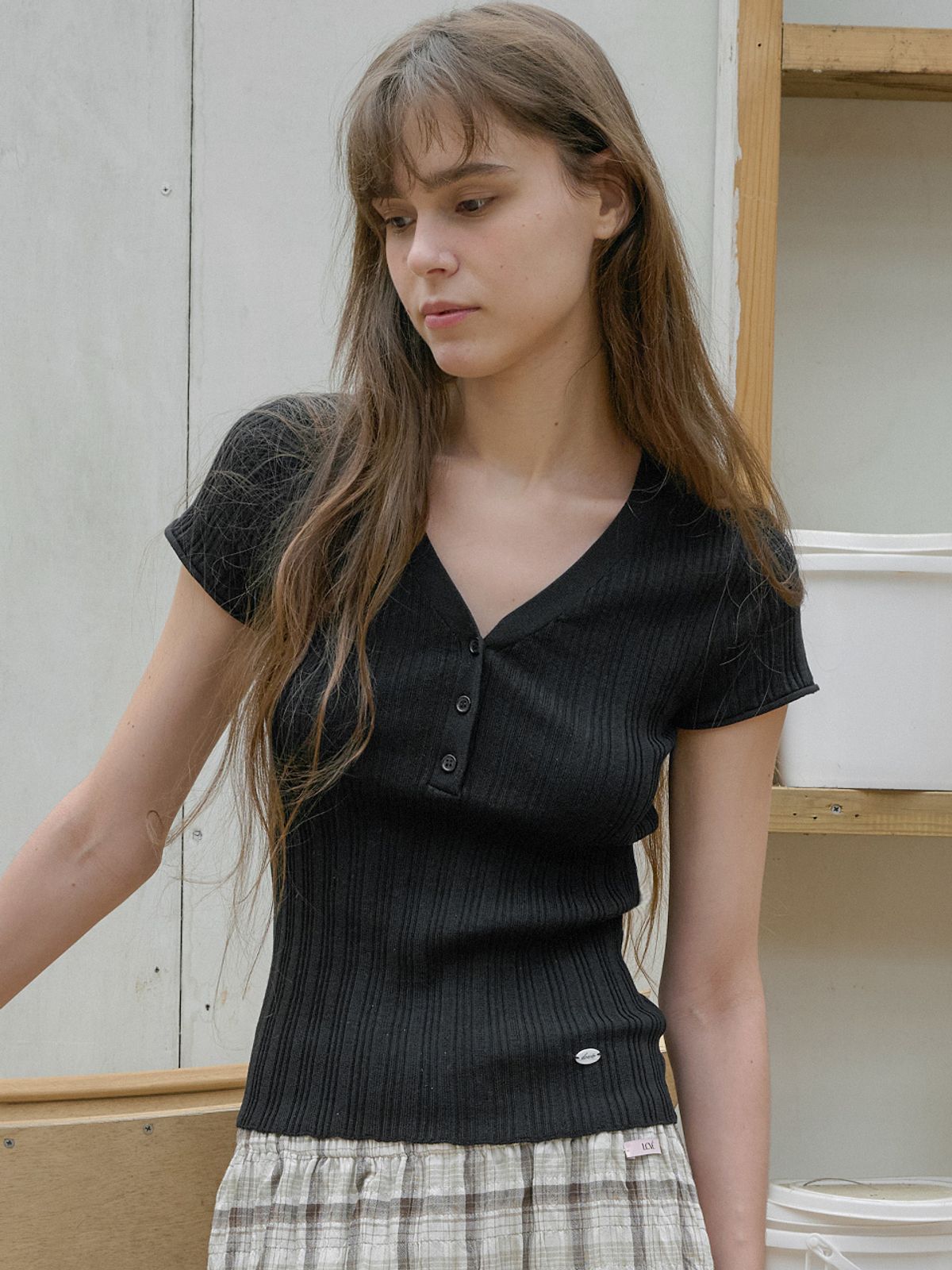 엘씨브이(LCVE) TENCEL V-NECK BUTTON KNIT_BLACK