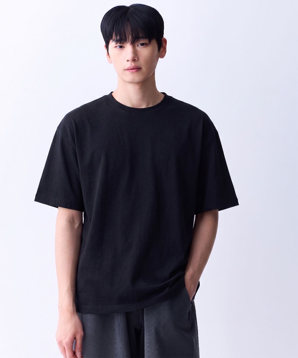 에이던엠(ADERNM) 더블 스티치 넥바인딩 미니멀 티셔츠 블랙