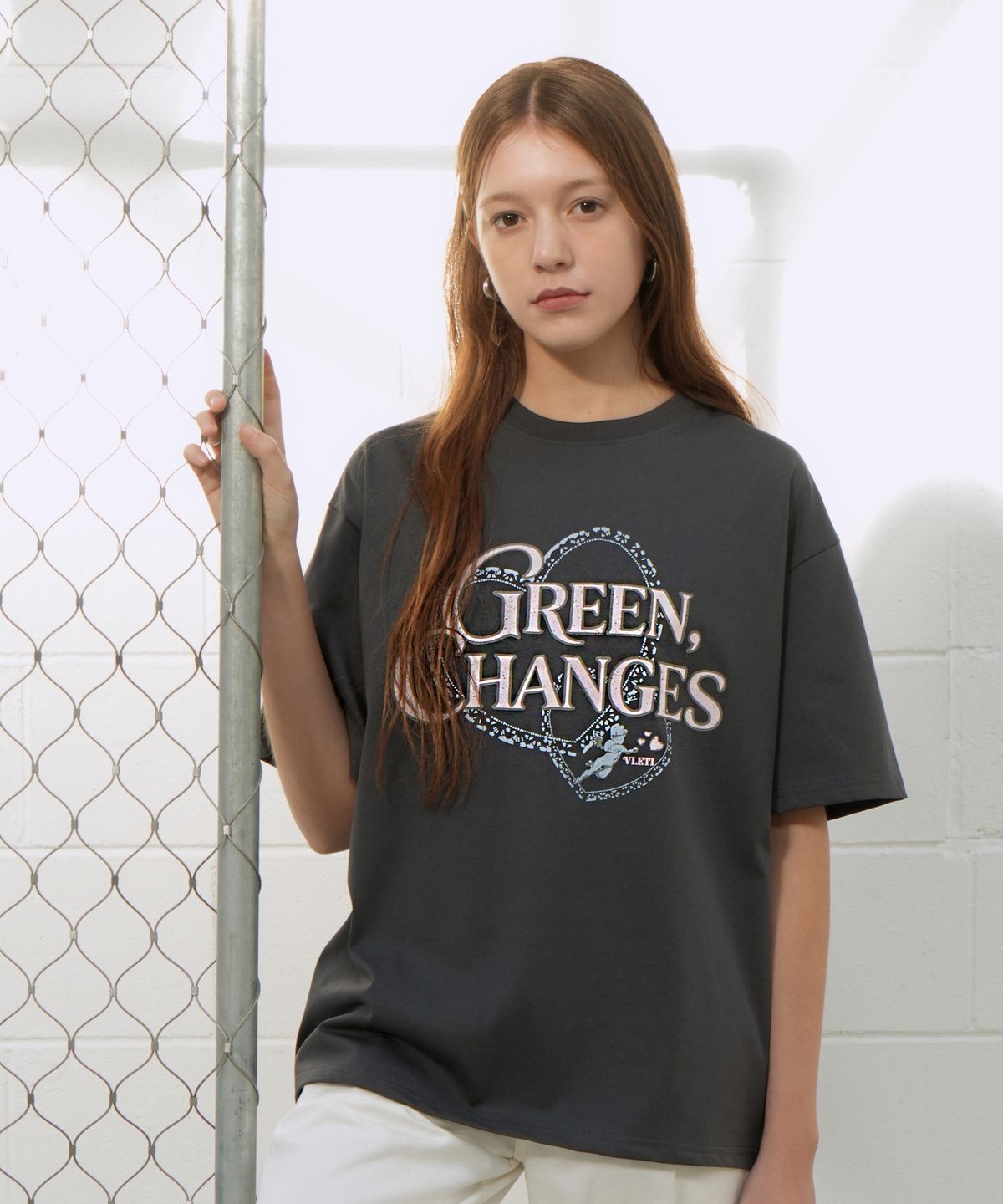 블레티(VLETI) Graphic Text Digital Print Short Sleeve Tee (charcoal)