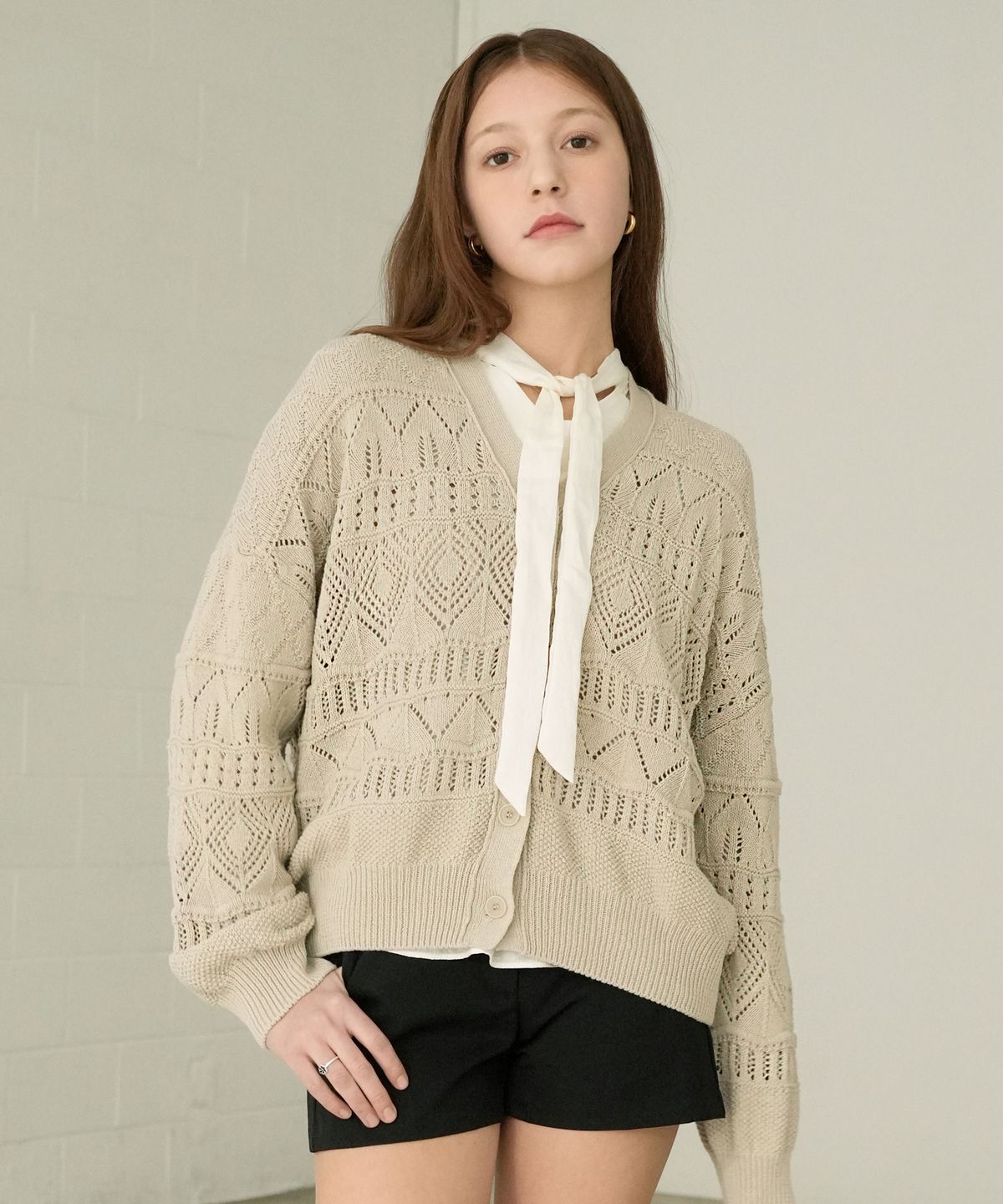 블레티(VLETI) [Cotton 100%] Pointelle V-Neck Cardigan (beige)