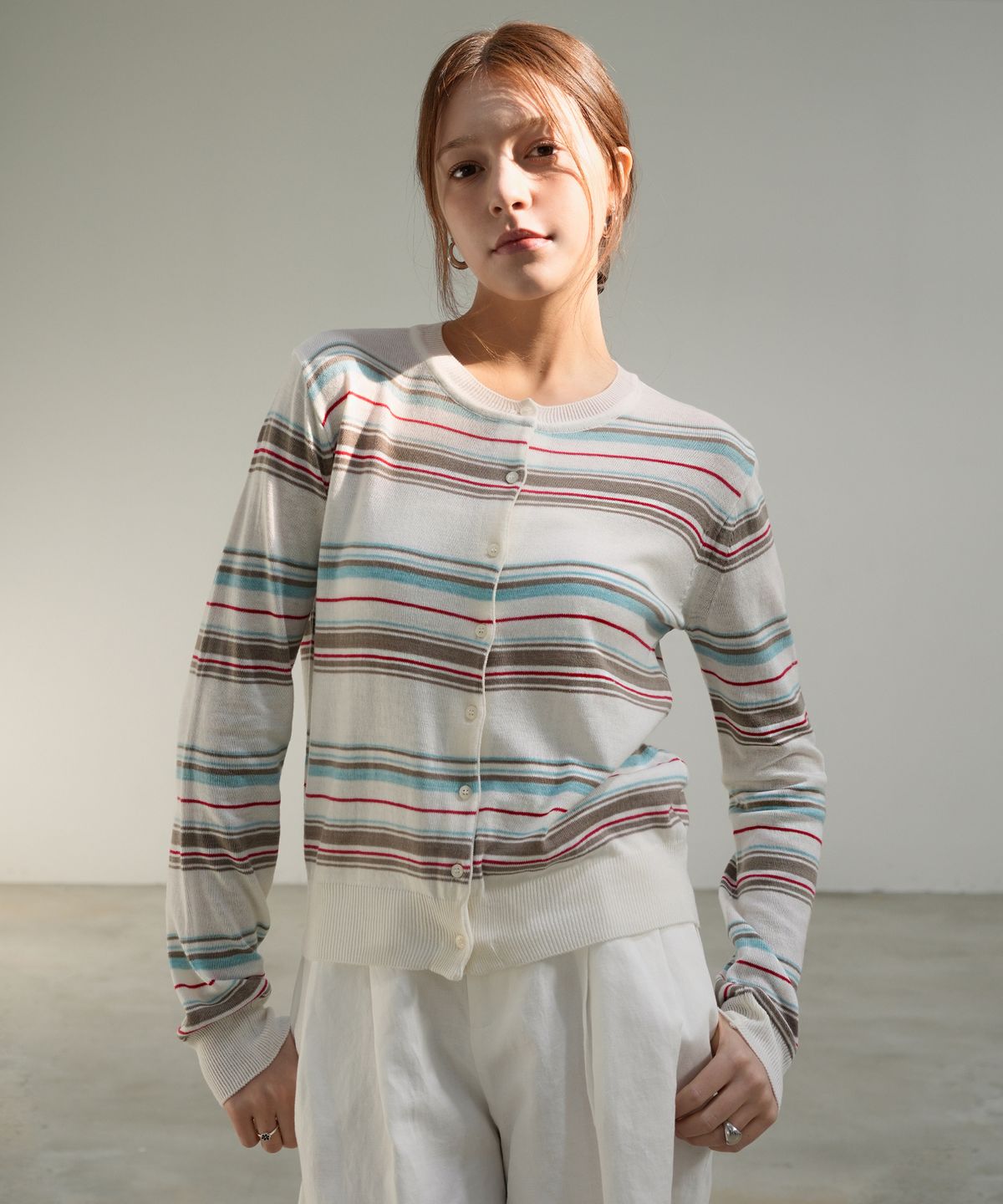 블레티(VLETI) Slim Stripe Featherlight Button Cardigan (ivory)