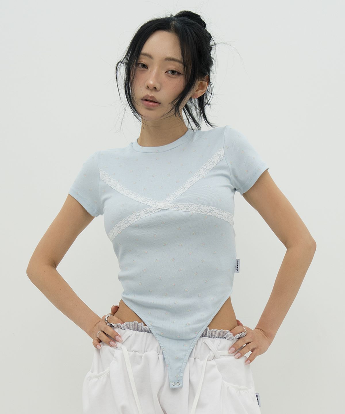 비피피(BFEEP) FLORAL LACE BODYSUIT_SKY