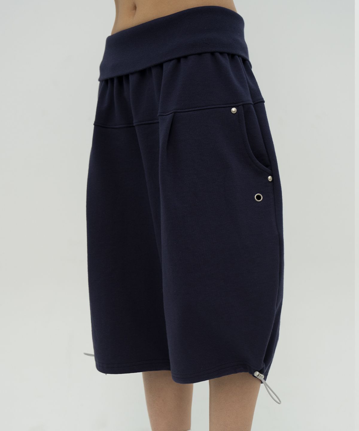 비피피(BFEEP) EYELET ADJUST PUFF PANTS_NAVY