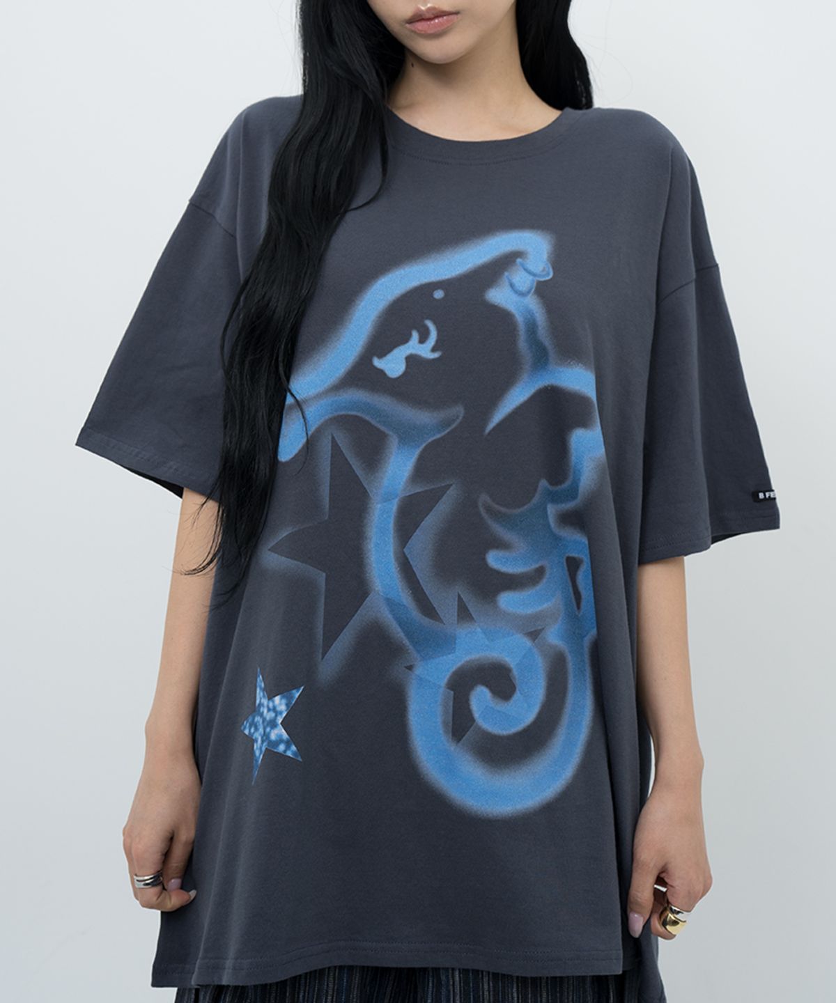 비피피(BFEEP) SEAHORSE BOXY TEE_CHARCOAL