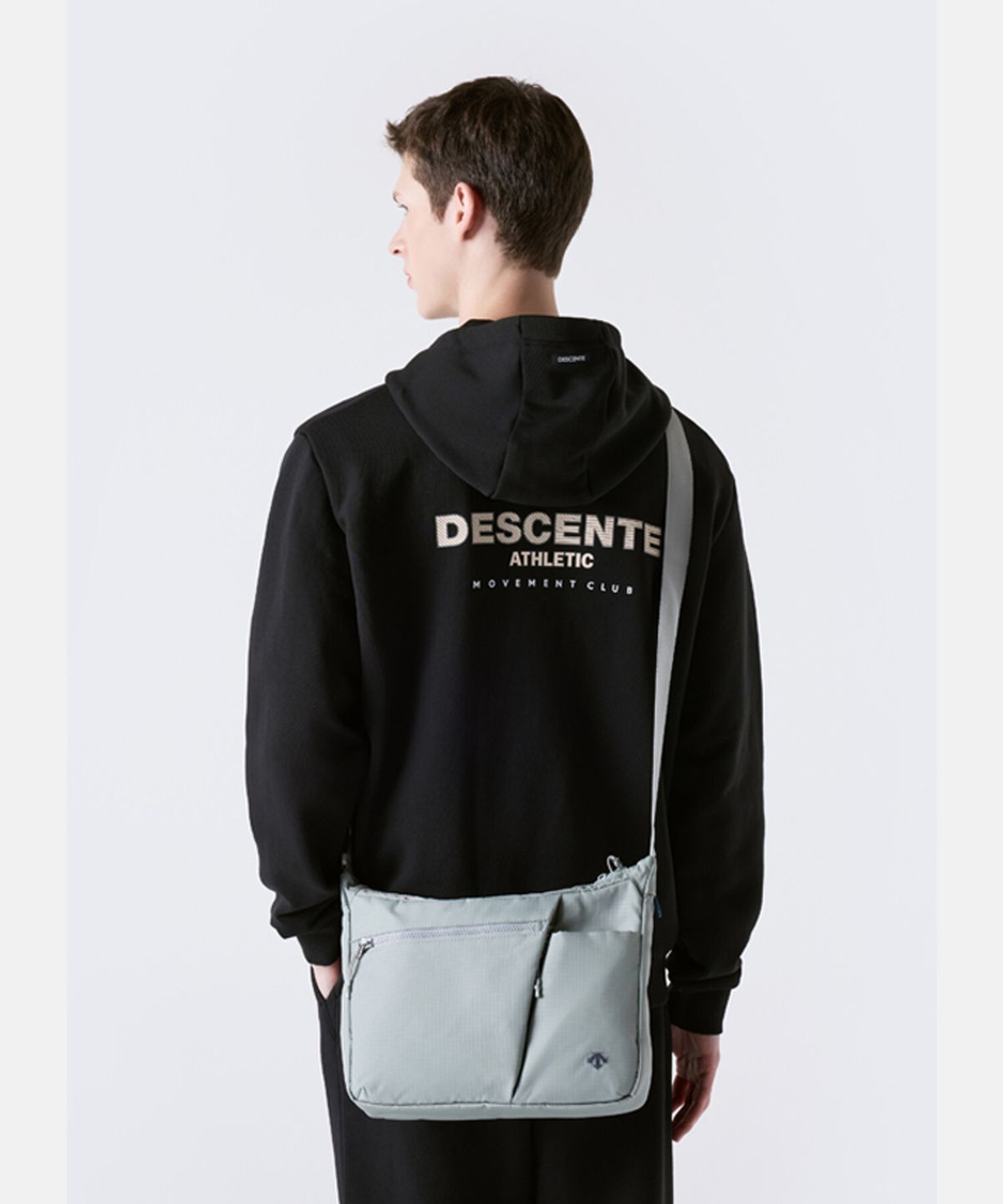데상트(DESCENTE) 스몰 경량 호보백 그레이 SR323UBG76