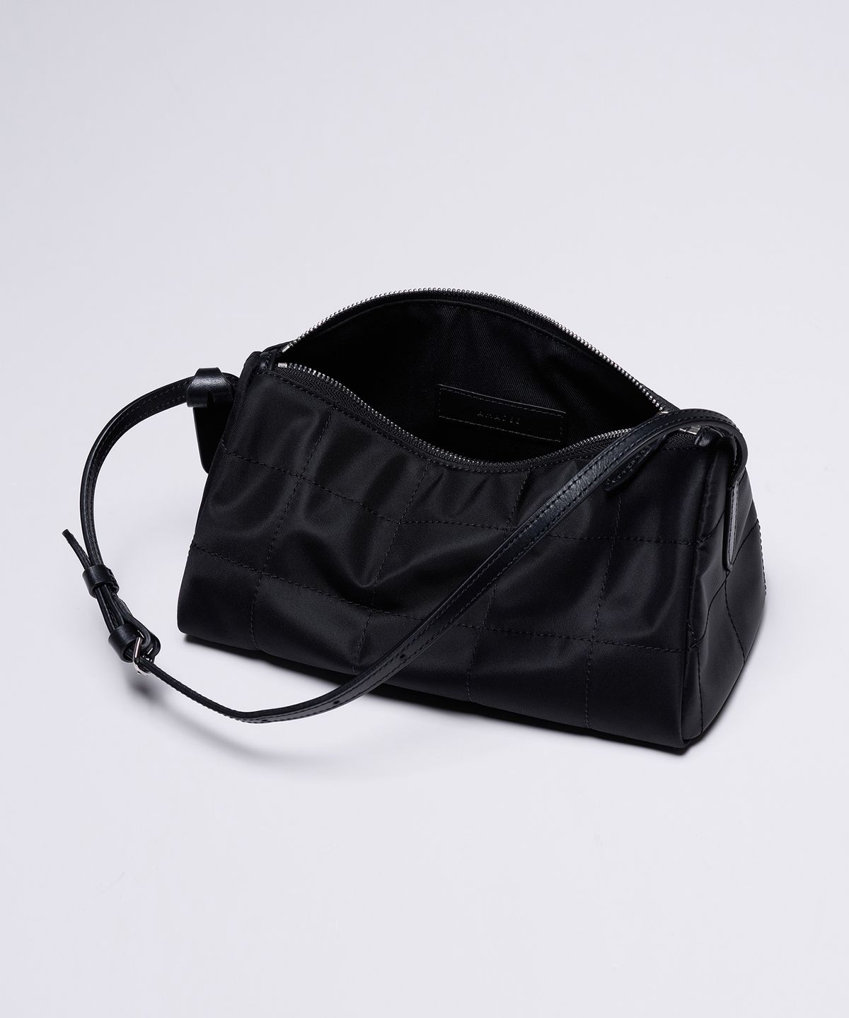 아마디(AMADEE) N.6H BLACK