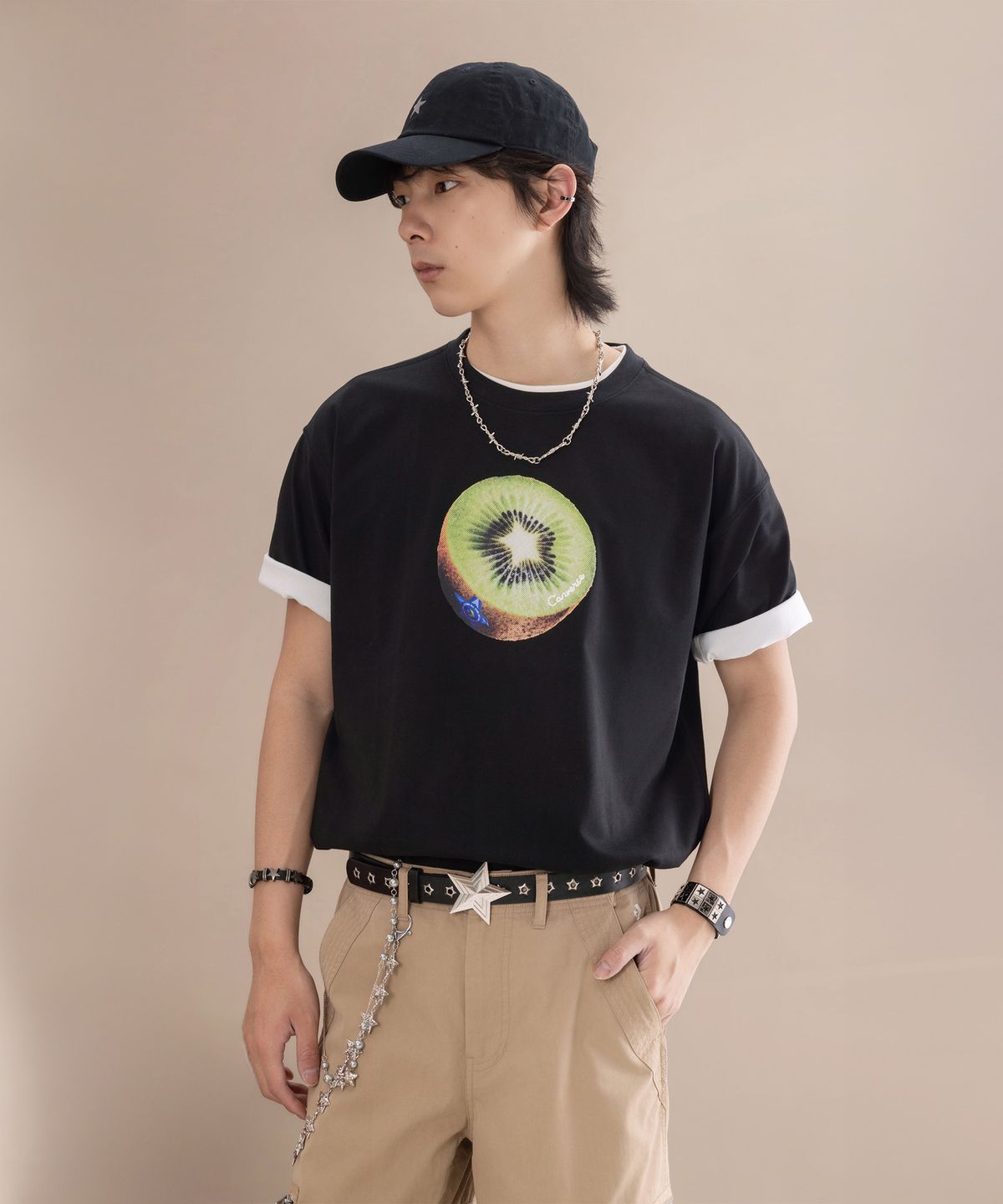 컨버스(CONVERSE) 소로나 프루트 그래픽 티셔츠 블랙 MCK077-023