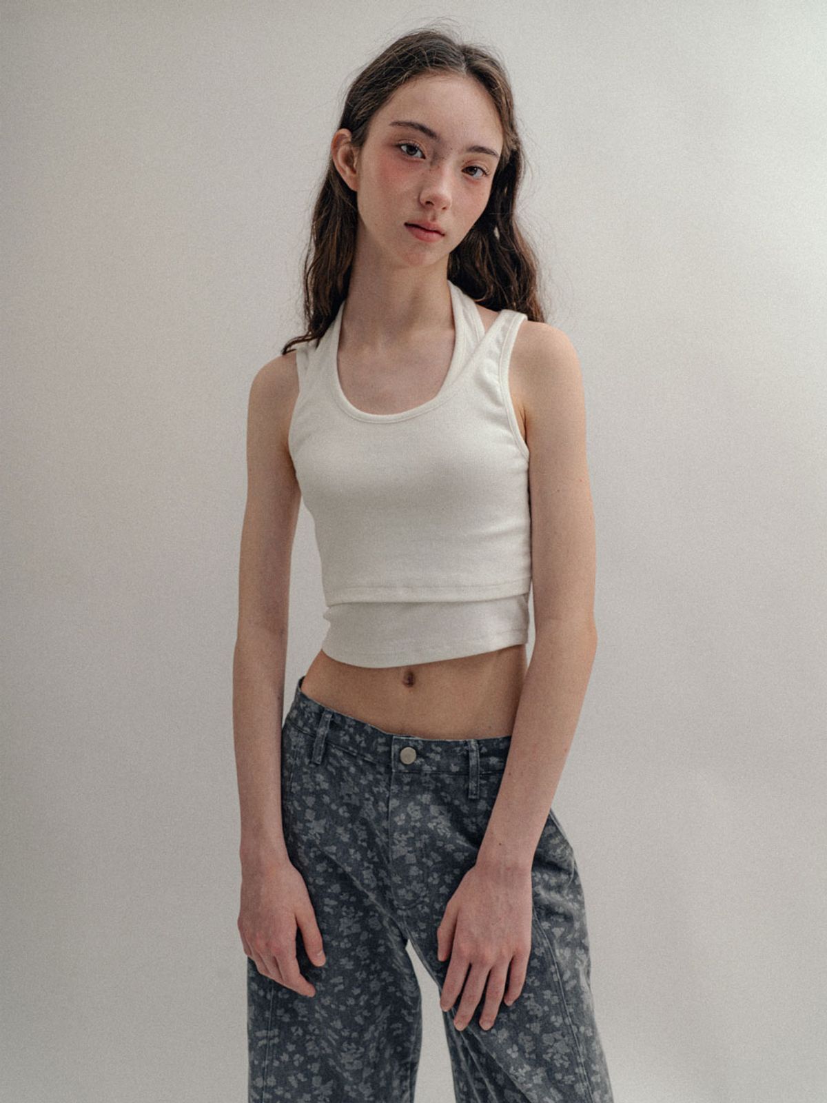 비수스(VISUS) Layerd Halter Top_White