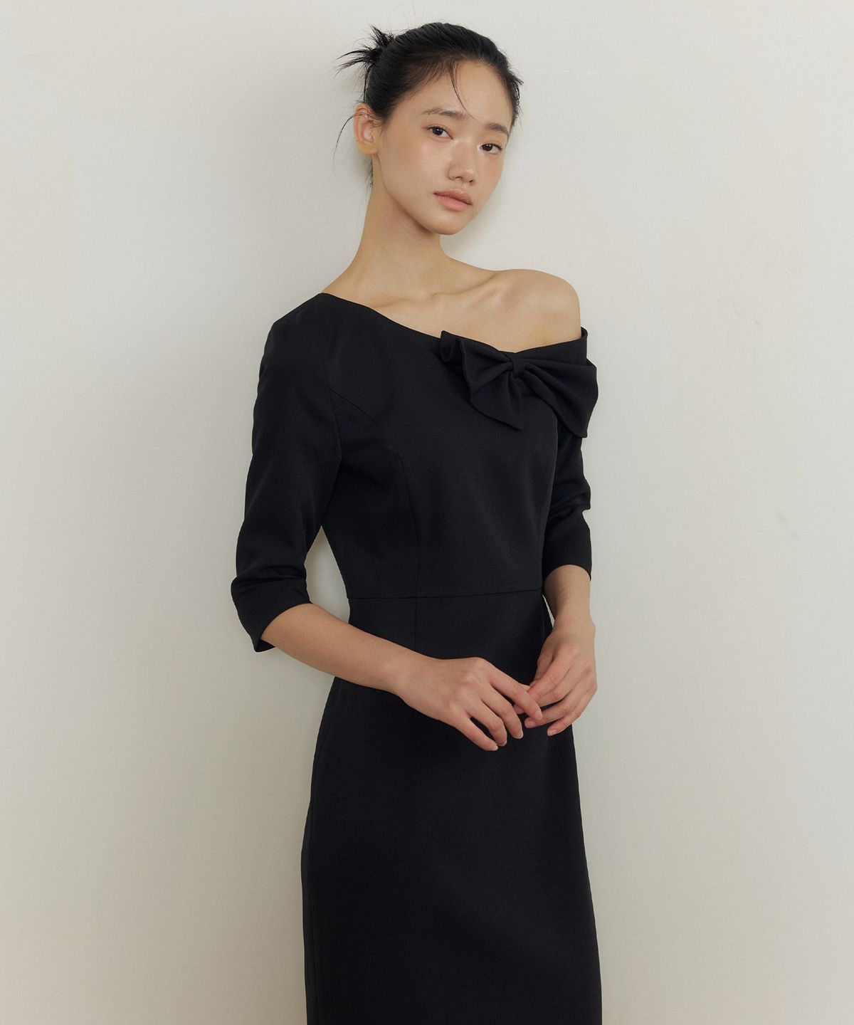루시르주(LUCIR ZU) One-Shoulder Ribbon Drape Dress (black)