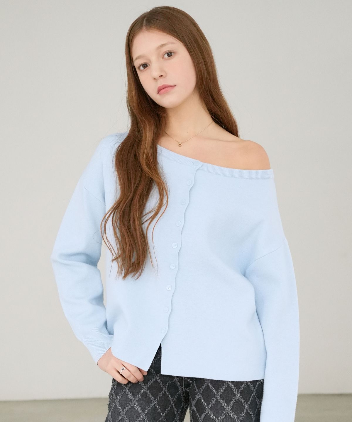 블레티(VLETI) Two-Way Off-Shoulder Basic Cardigan (sky blue)
