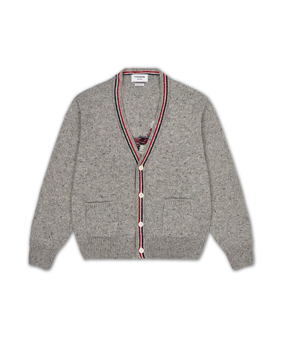 톰 브라운(THOM BROWNE) 도네갈 RWB 스트라이프 헥터 패치워크 저지 인타르샤 V넥 가디건 - 라이트 그레이 / MKC647AY1506055