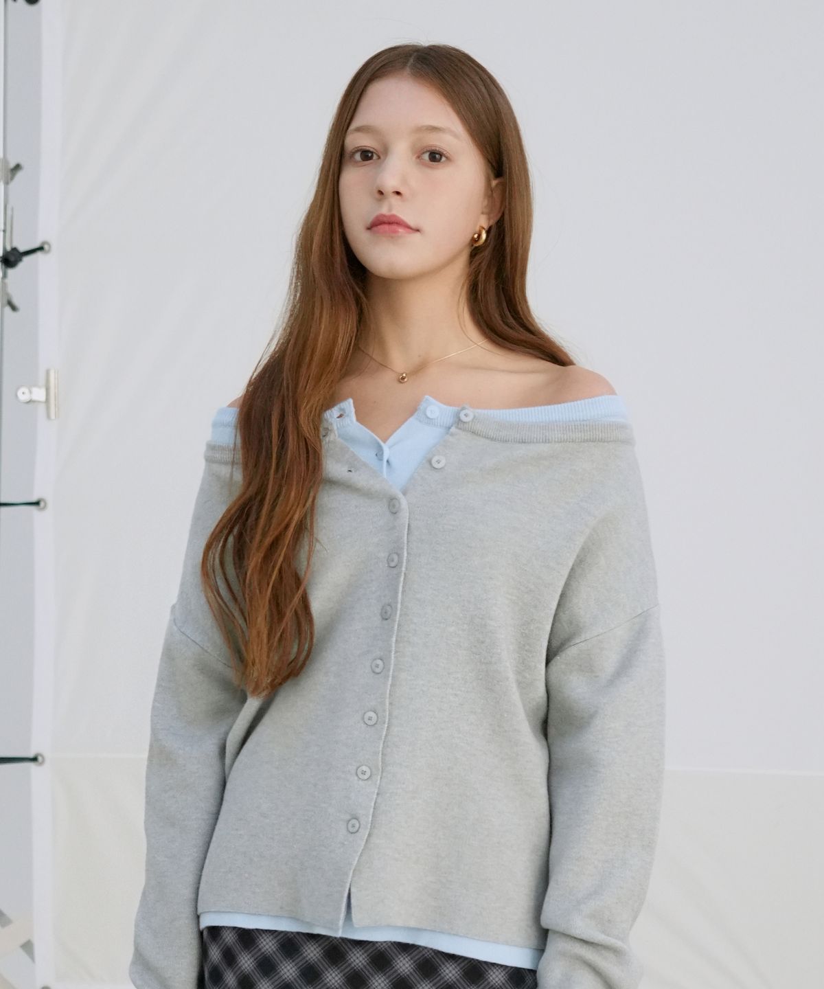 블레티(VLETI) Two-Way Off-Shoulder Basic Cardigan (gray)
