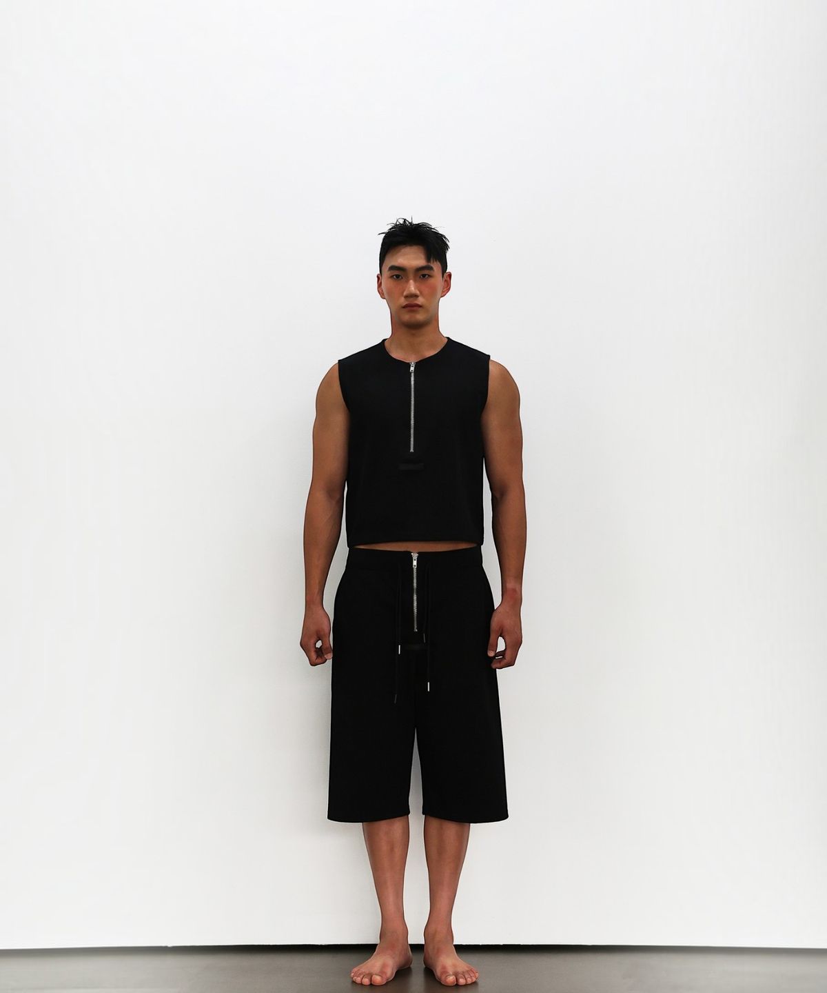 엑세스(XX) Axis Zip Box Crop Sleeveless Black