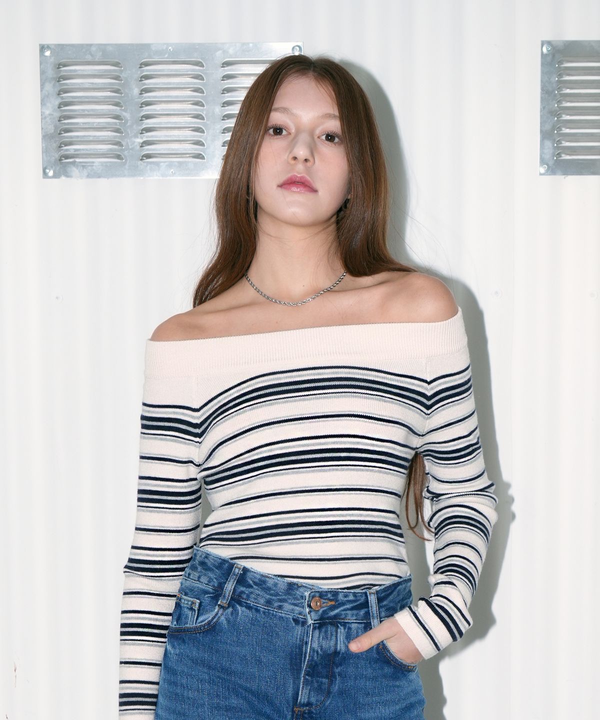 블레티(VLETI) Striped Ribbed Off-Shoulder Knit (cream)