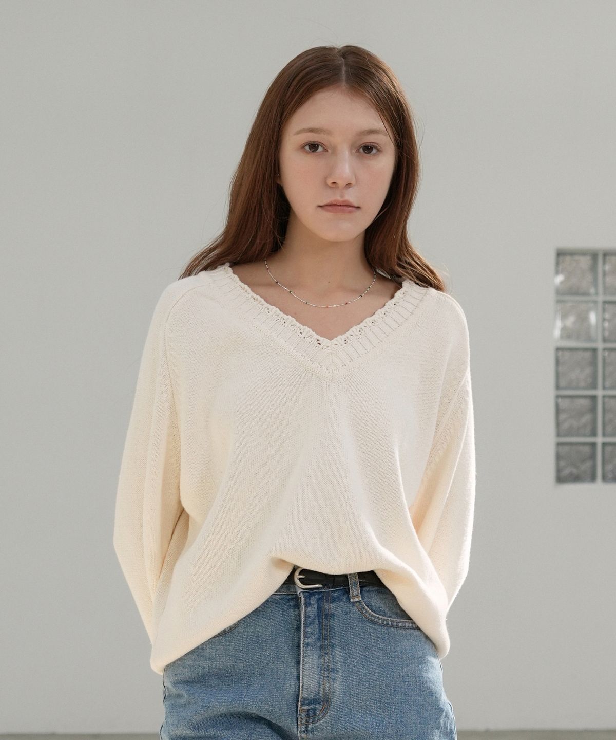 블레티(VLETI) [Cotton 100%] Loose-Fit Raglan V-Neck Knit (cream)