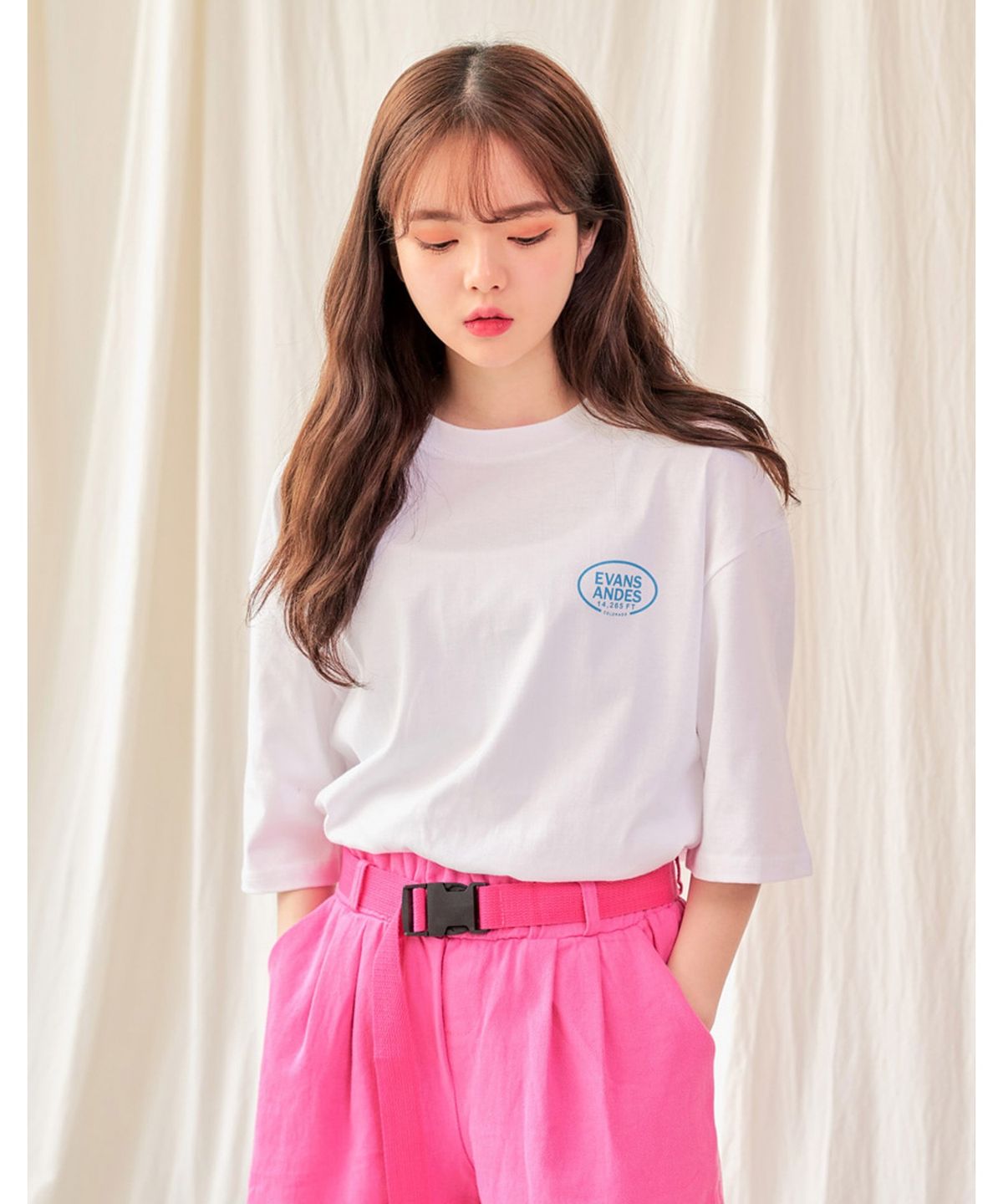 반에이크(VANAKE) 에반 트임 반팔 티셔츠_OB03TSME05Z