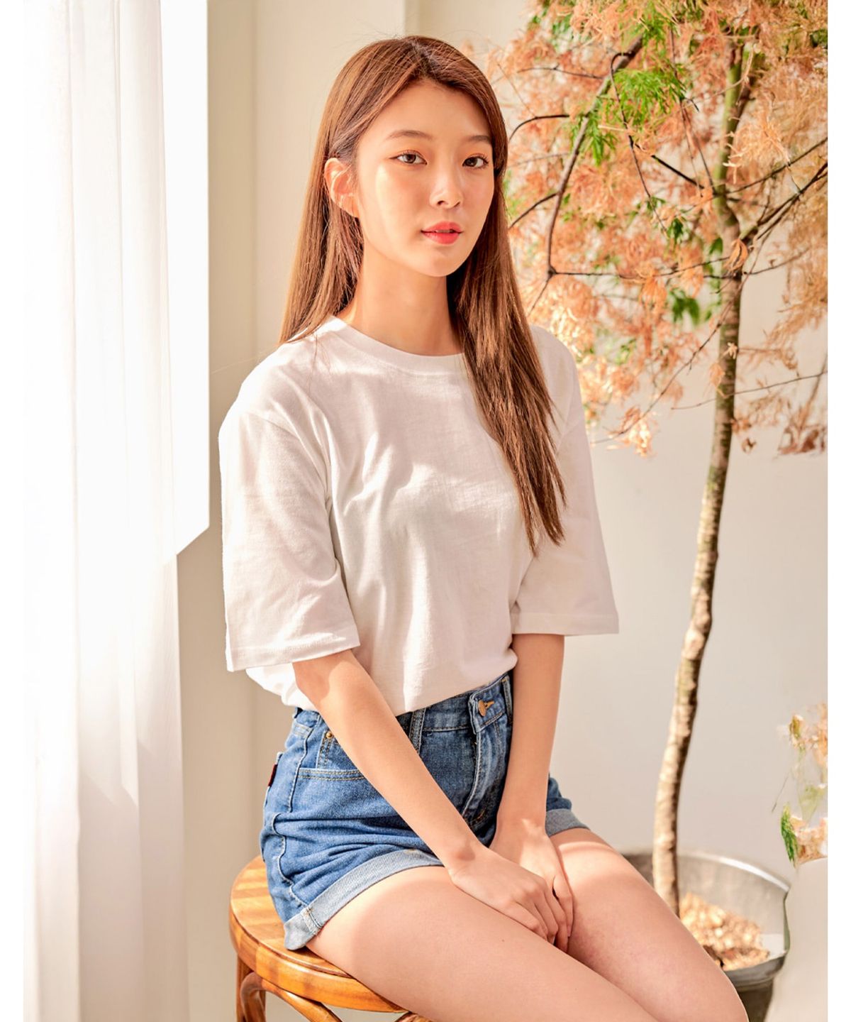 반에이크(VANAKE) 넥로고 반팔 티셔츠_OB05TSM101Z
