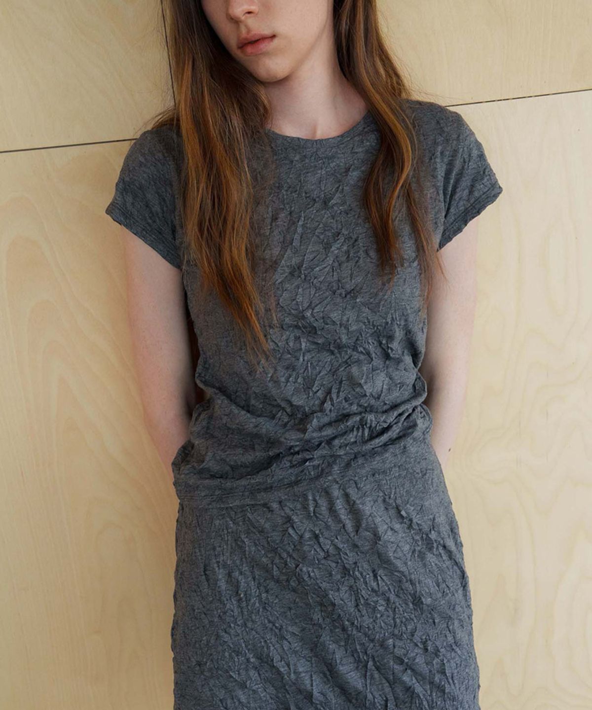 스러움(SEUREOUM) Fade Wrinkle T-shirt_Charcoal