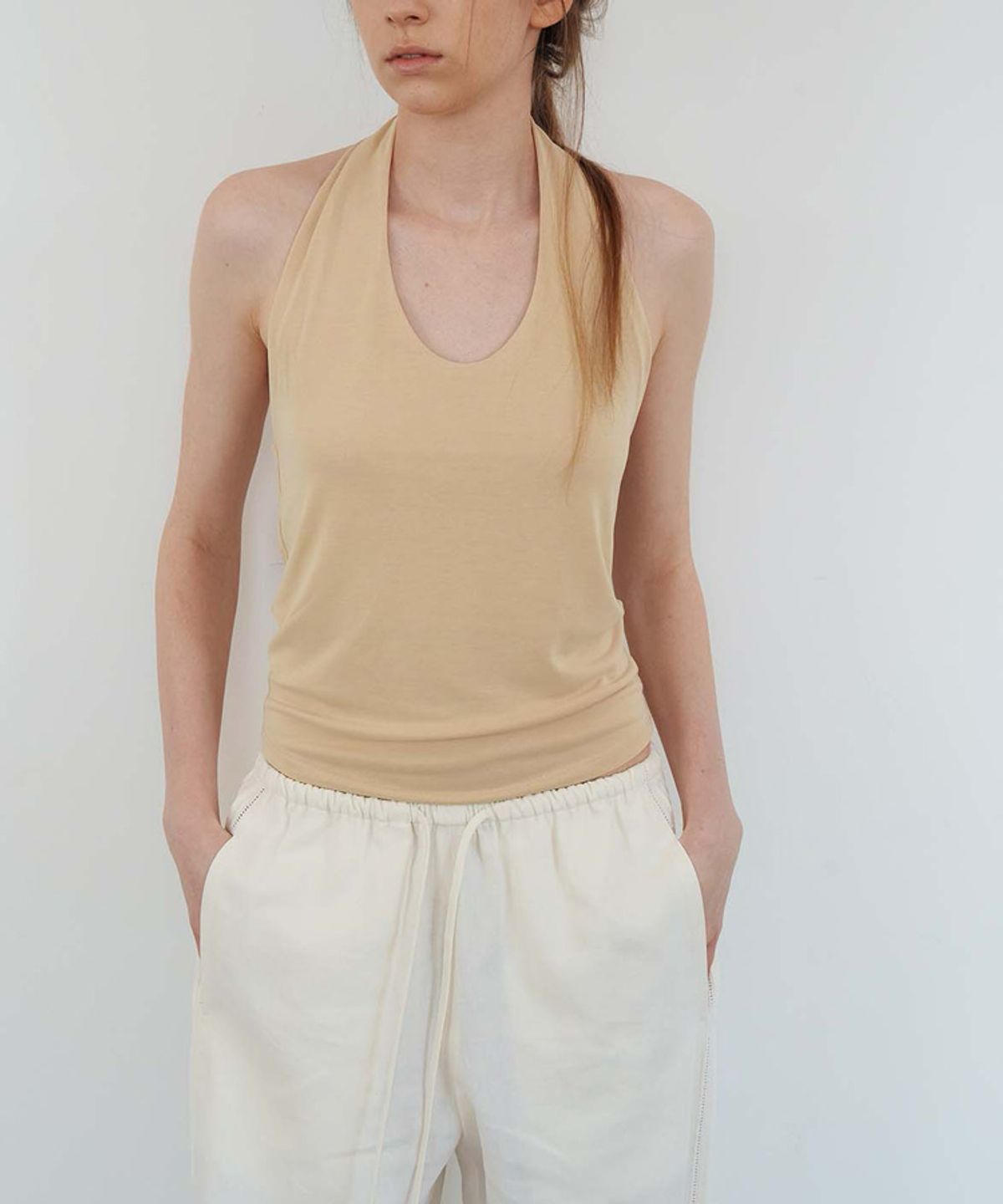 스러움(SEUREOUM) Skin Halter Top_Butter Beige