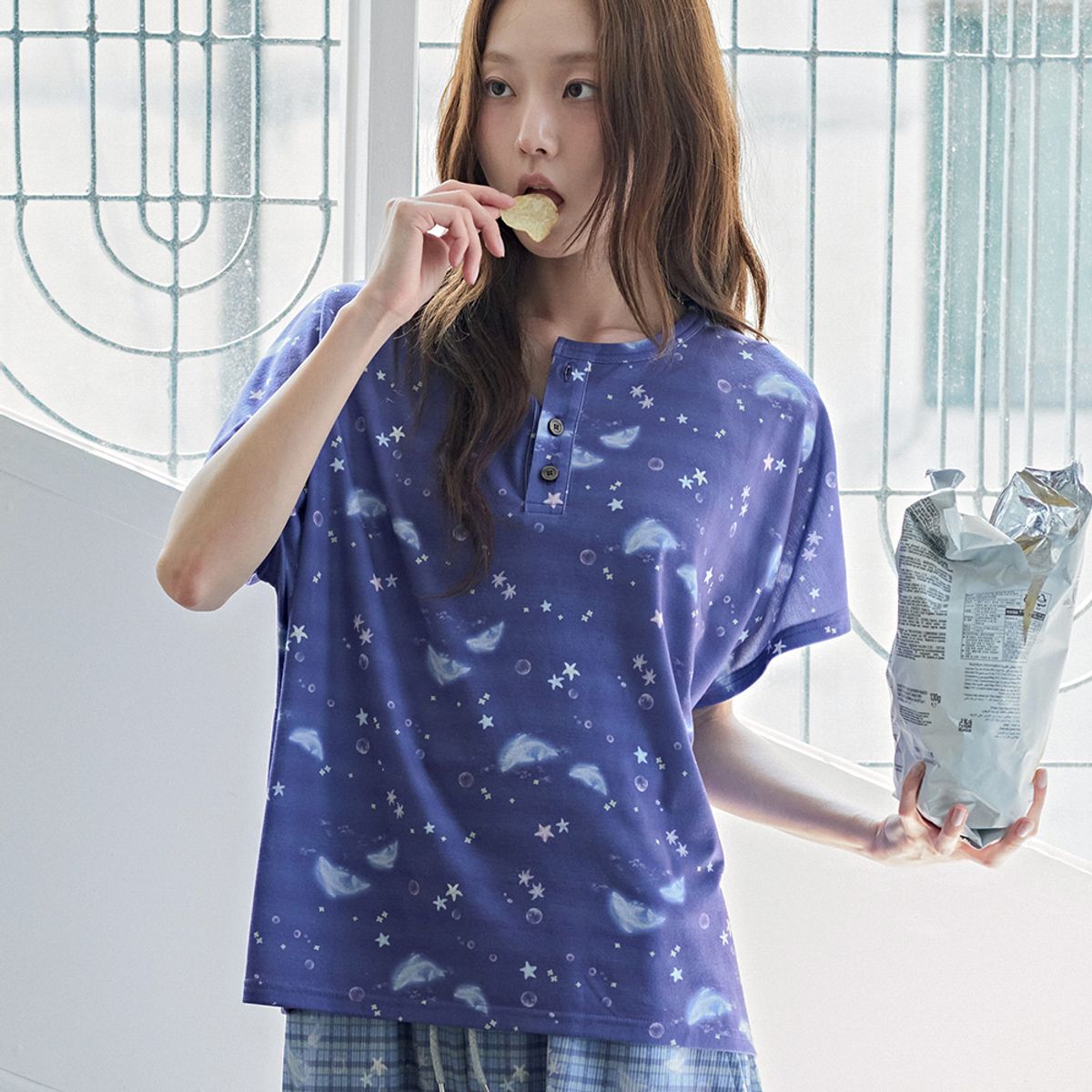 뮤즈무드(MUSEMOOD) Dolphin Glow Dolman Tee (티셔츠)