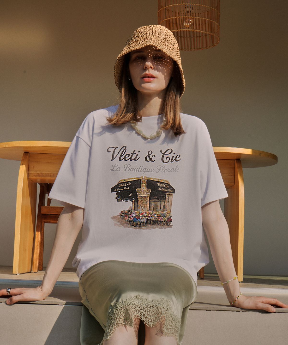 블레티(VLETI) Cotton Oversized Flower&Lettering Print Tee (white)