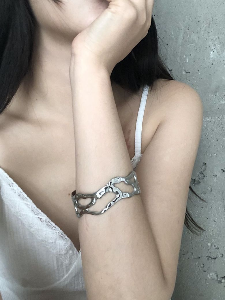 Vein Hollow Bangle