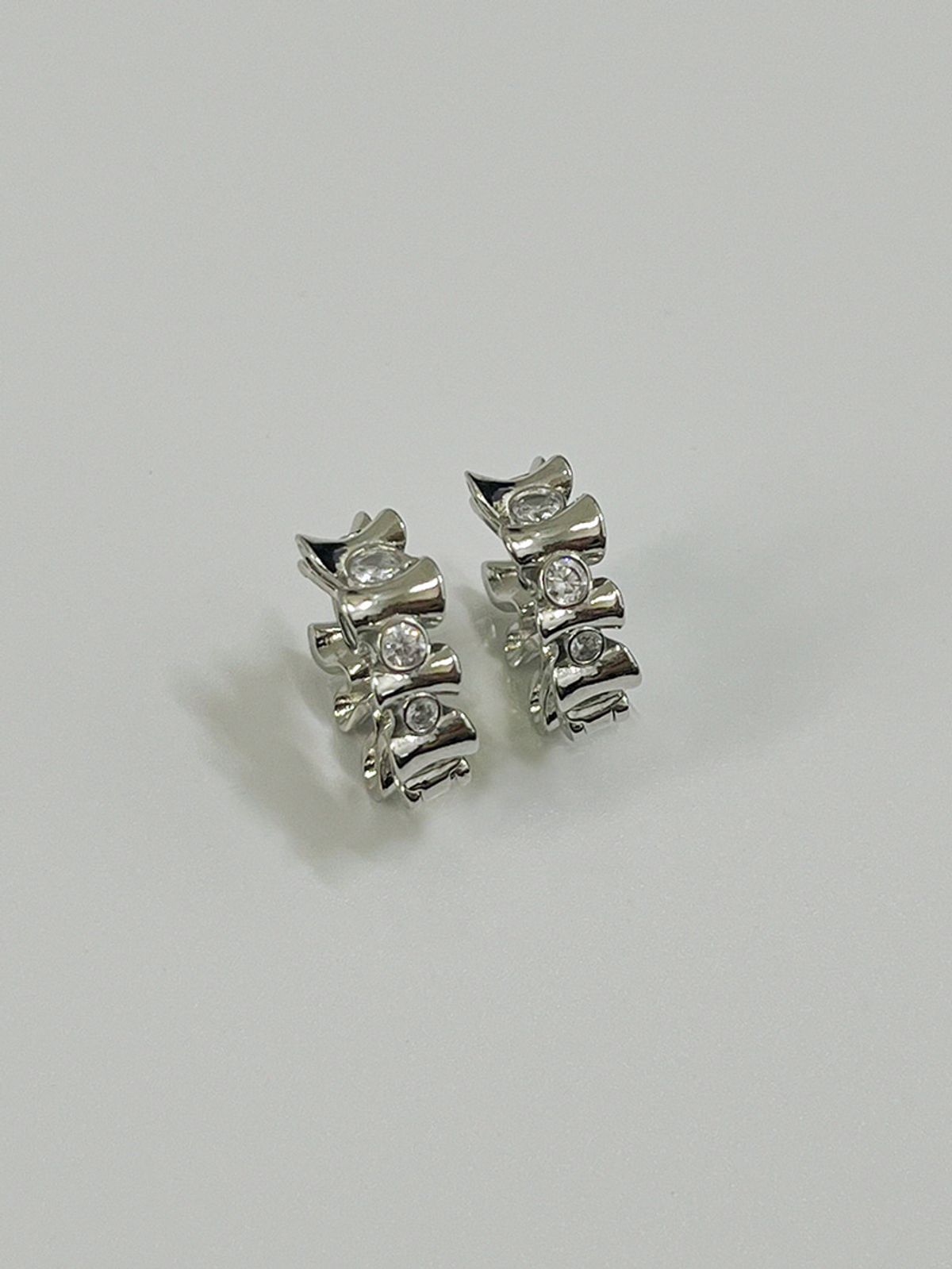 소수(SOSOO) Pleats Crystal One-Touch Earrings