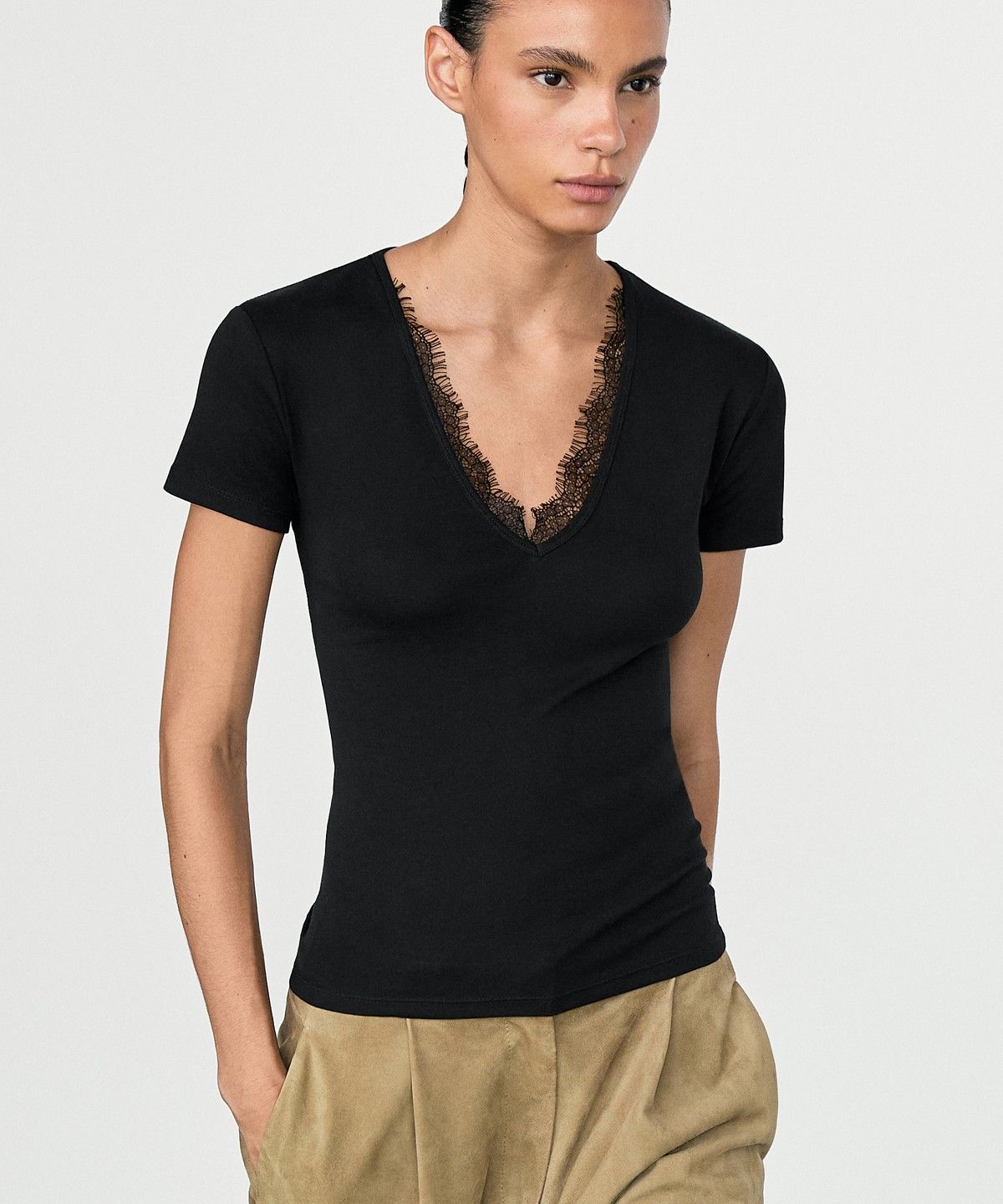 마시모두띠(MASSIMO DUTTI) 레이스 디테일 V넥 티셔츠