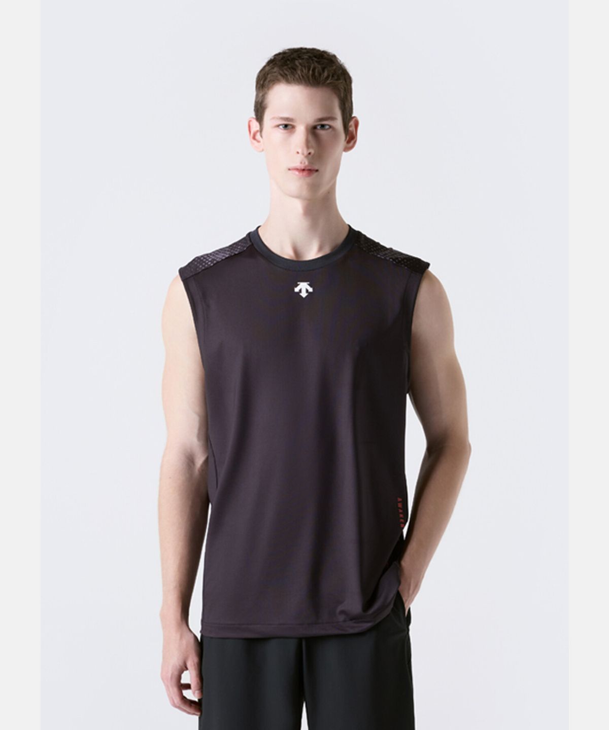 데상트(DESCENTE) 남성 백그래픽 슬리브리스 블랙 SR321TST77