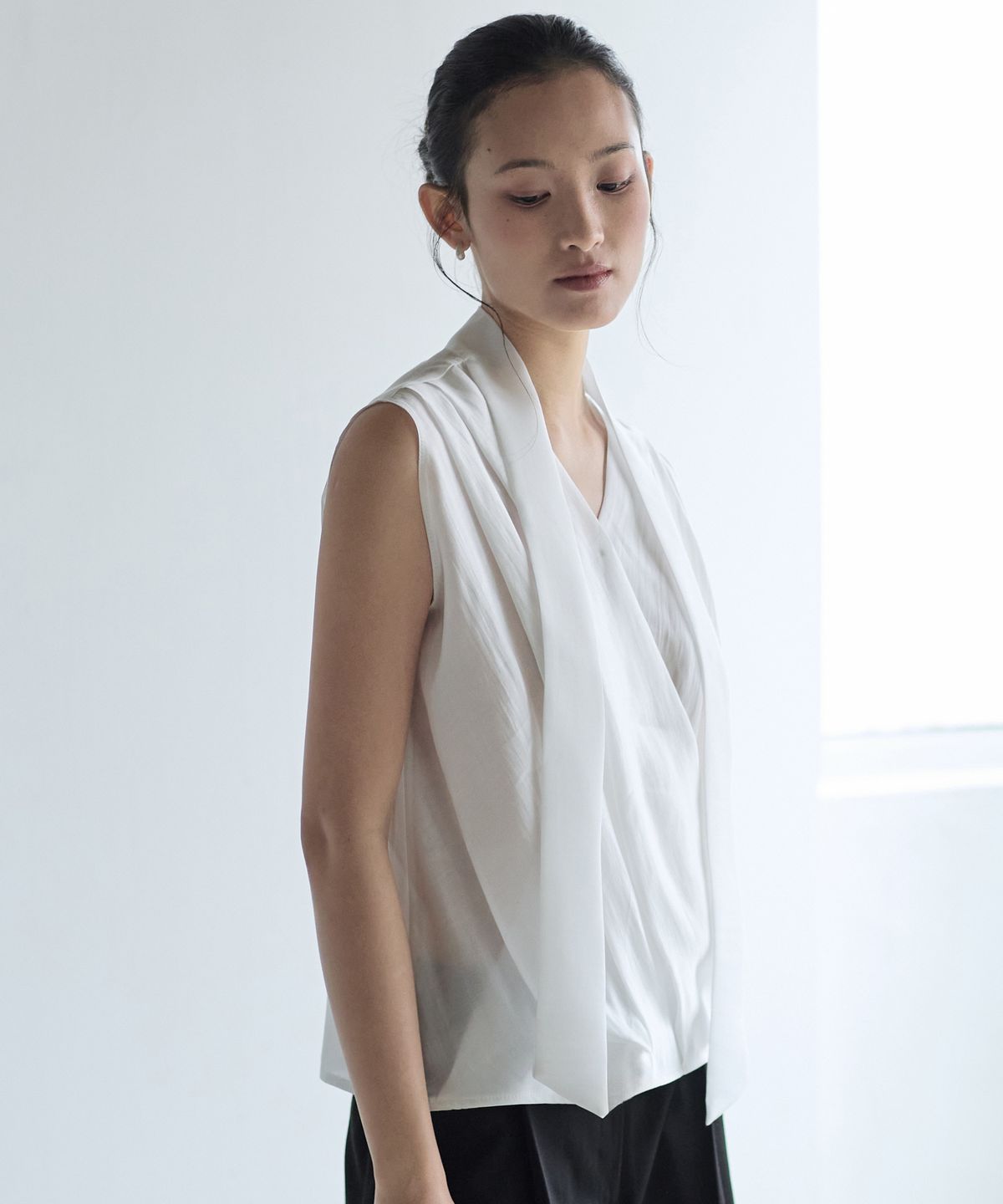 누토프(NUTOFFE) Flow Scarf Blouse_Ivory