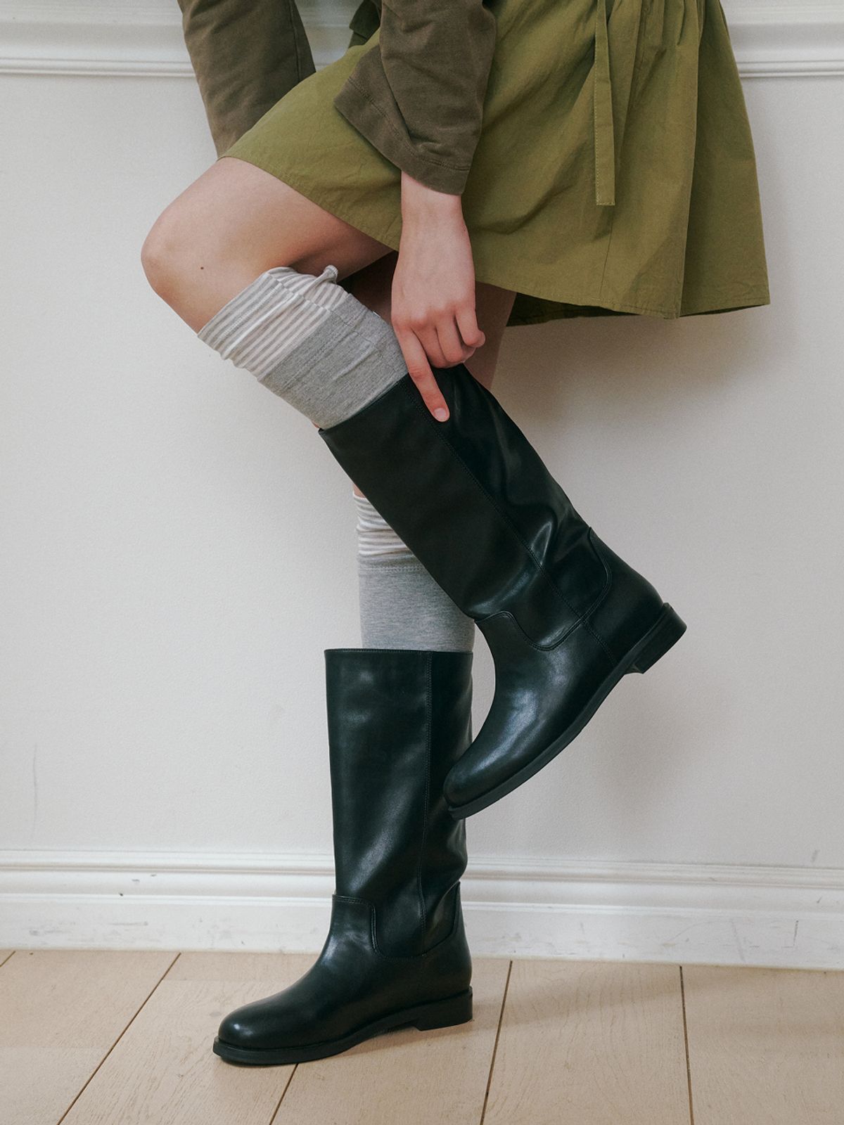 포른른(FORRR) Basic Middle Boots - Black