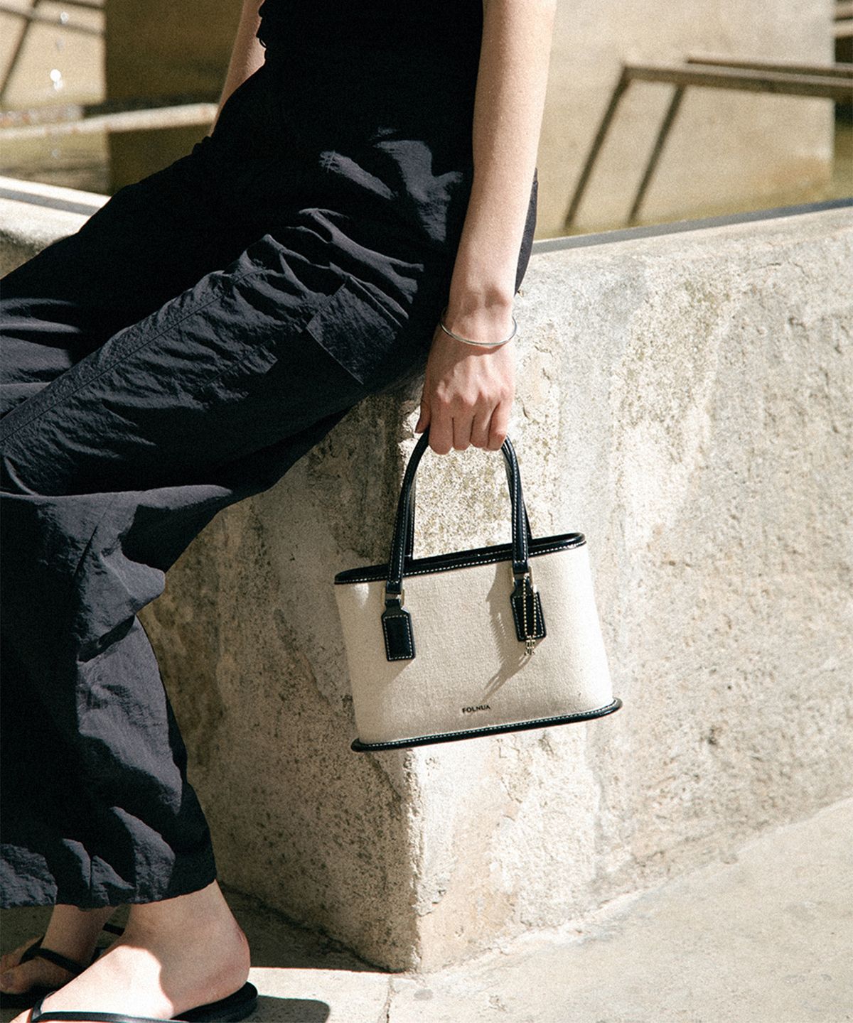 폴뉴아(FOLNUA) MINI BOROUGH BAG-CANVAS (BLACK)