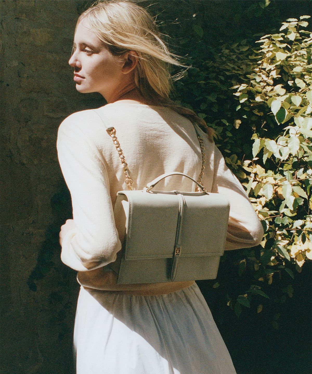 폴뉴아(FOLNUA) CLASSIC LOGO HALLIE BACKPACK (ECRU)